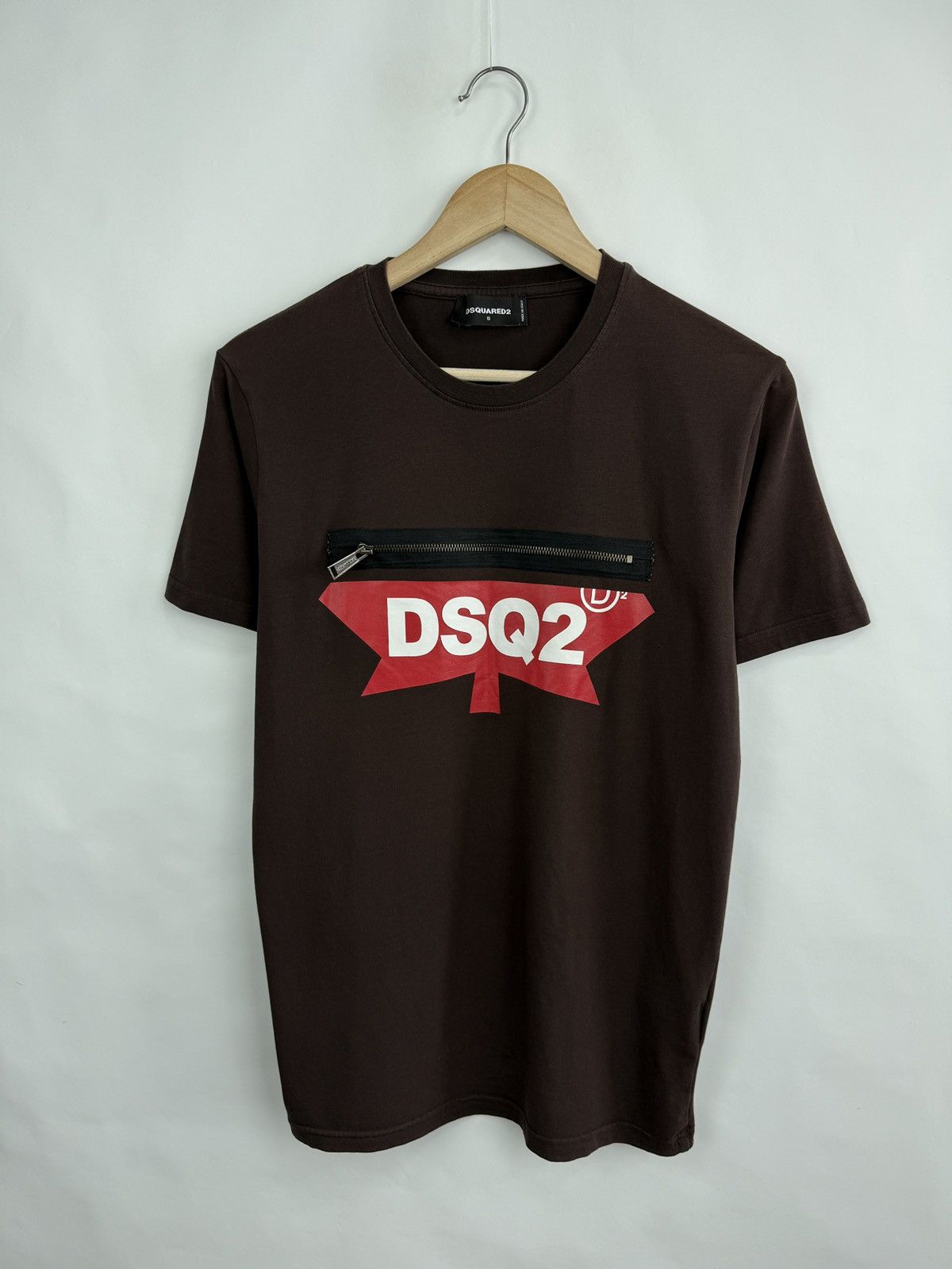 Dsquared2 🇮🇹 Y2K Dsquared2 DSQ2 Print Zip Chest T-Shirt Made in Italy Size US S / EU 44-46 / 1 - 2 Thumbnail