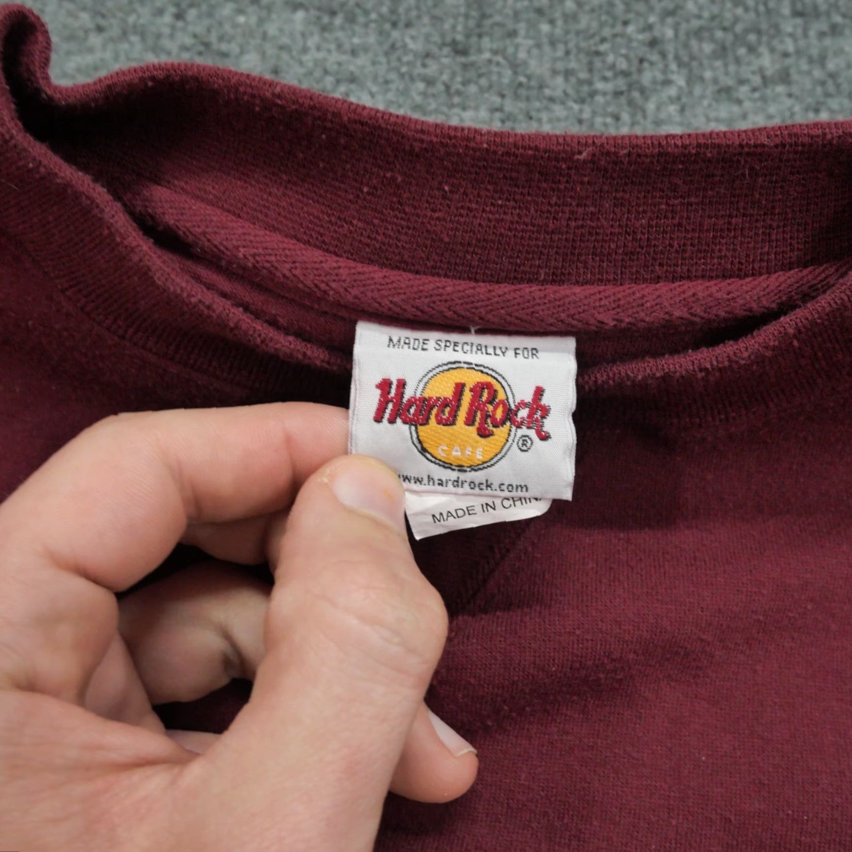Hard Rock Cafe VINTAGE Hard Rock Cafe Sweatshirt Mens Pullover L Red 90s Logo Crew Neck Knit Winter Fur? Size US L / EU 52-54 / 3 - 6 Thumbnail