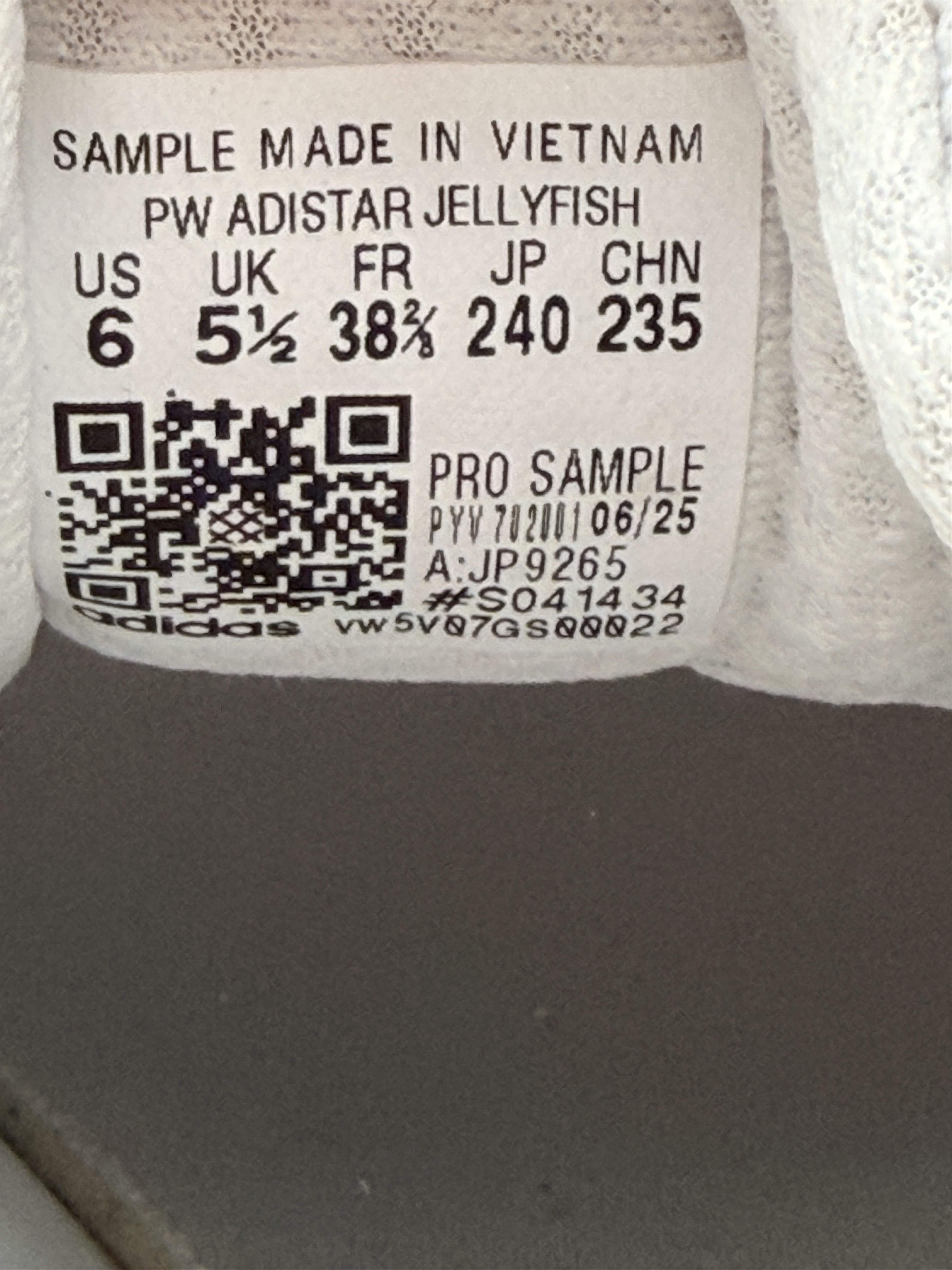 Adidas × Pharrell Pharrell adidas Adistar Jellyfish Solid Grey Black Sample Size US 6 / EU 39 - 9 Thumbnail