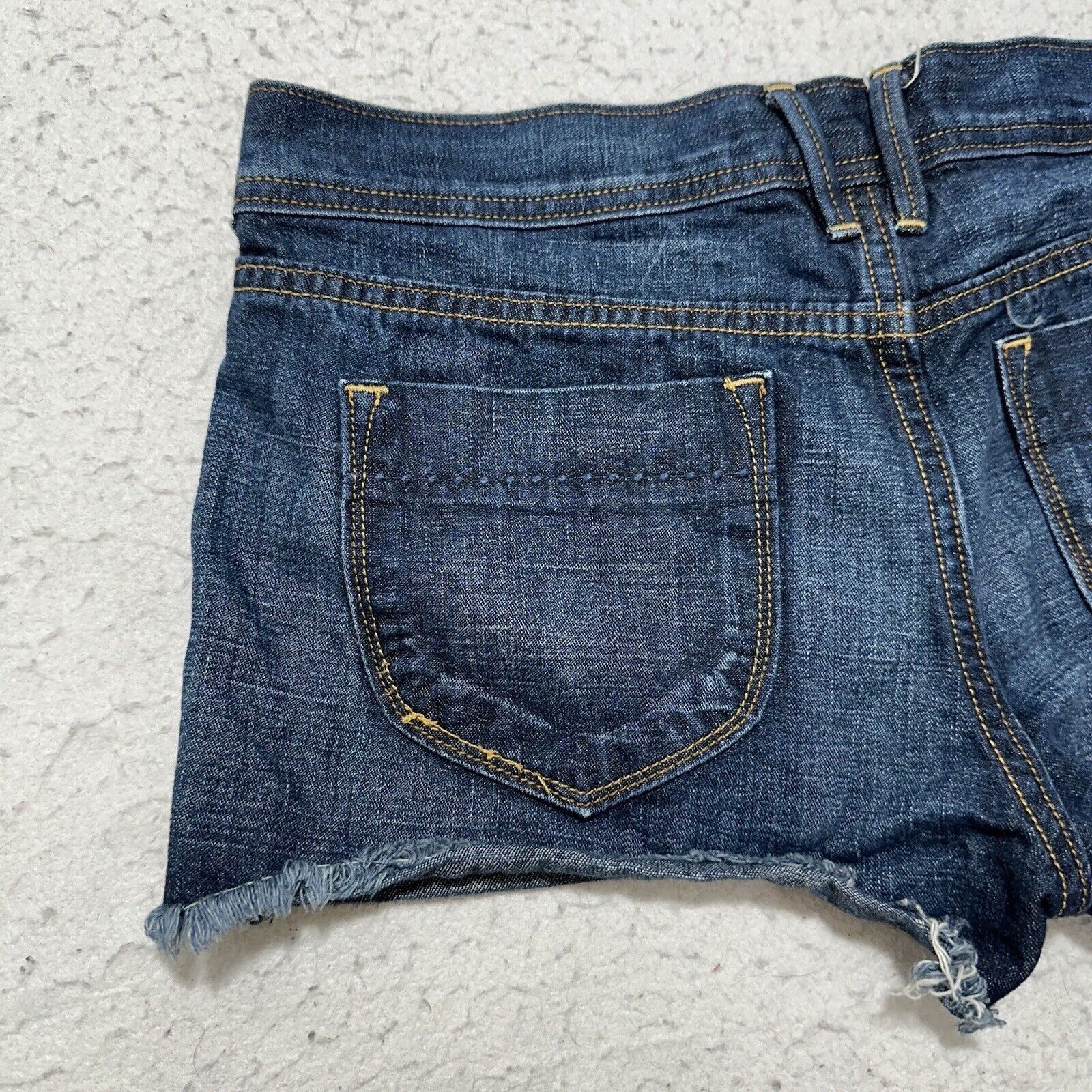 Old Navy Old Navy 6 Mid Rise Jean Denim Shorts Navy Blue 2" Inseam Size 28" / US 6 / IT 42 - 9 Thumbnail
