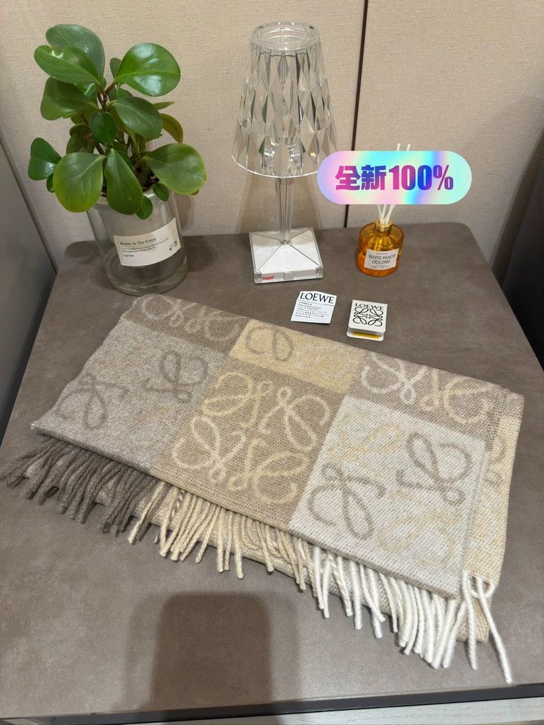 Loewe LOEWE Classic milk tea chessboard old style cashmere scarf Size ONE SIZE - 1 Thumbnail