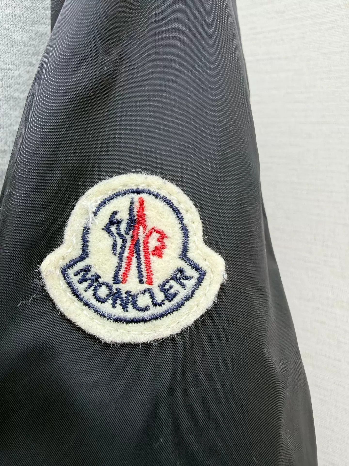 Moncler Moncler colorblocked jacket S worn zipper flaw Size S / US 4 / IT 40 - 3 Thumbnail
