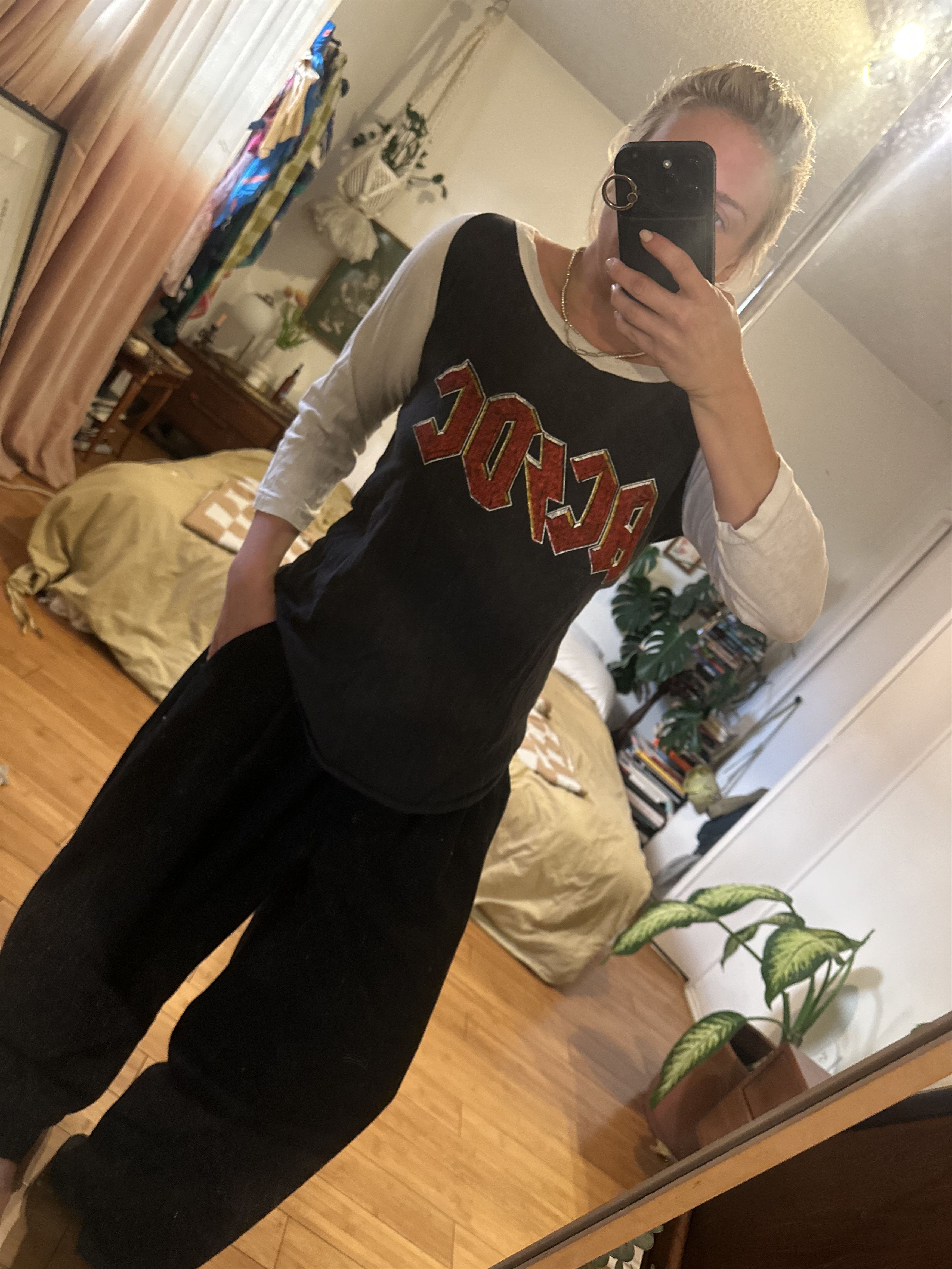 Vintage Vintage 80’s AC/DC “logo” raglan 3/4 sleeve t-shirt Size US S / EU 44-46 / 1 - 1 Thumbnail