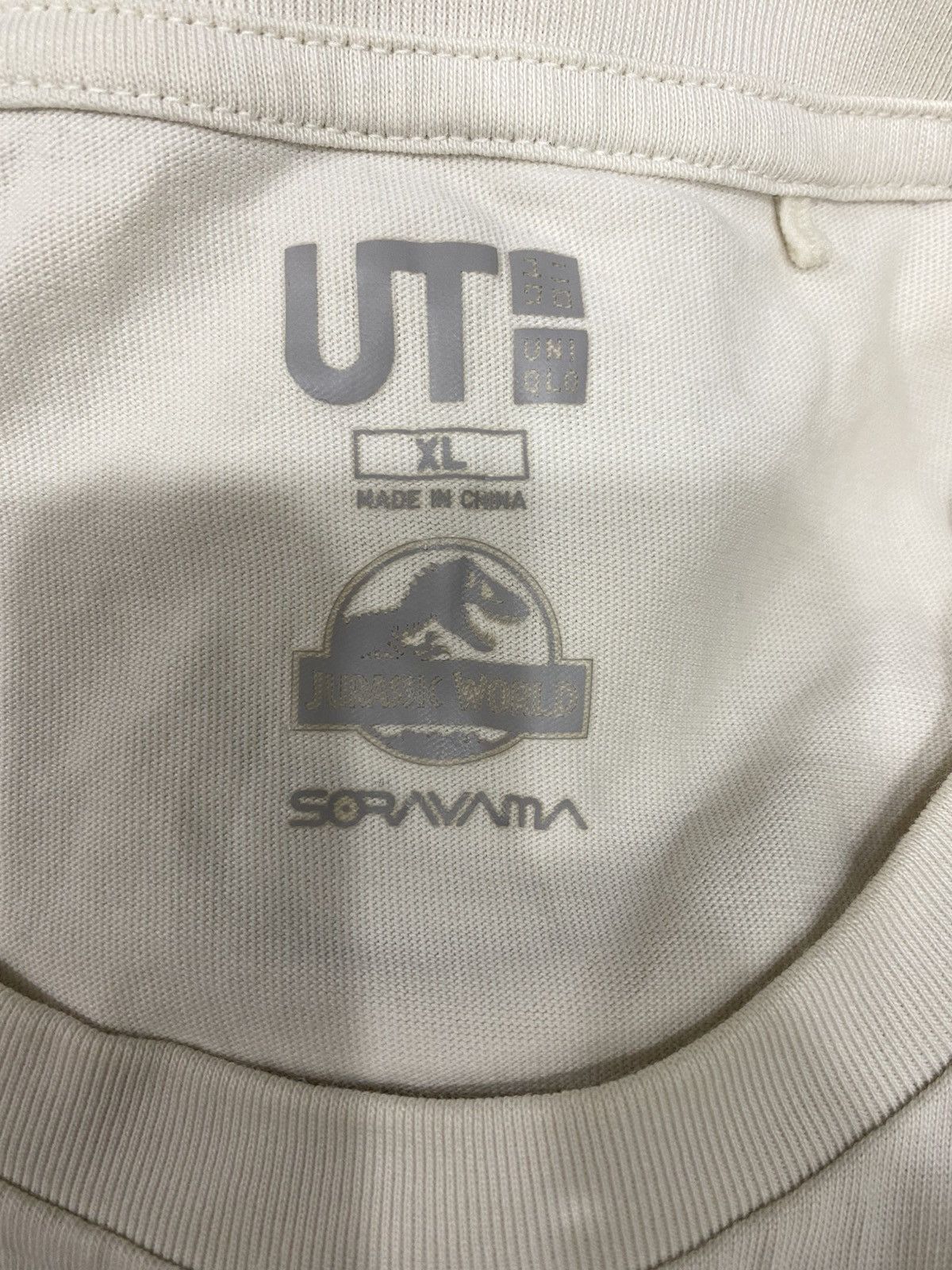 Uniqlo UNIQLO X JURASSIC WORLD X HAJIME SORAYAMA Size US L / EU 52-54 / 3 - 11 Thumbnail