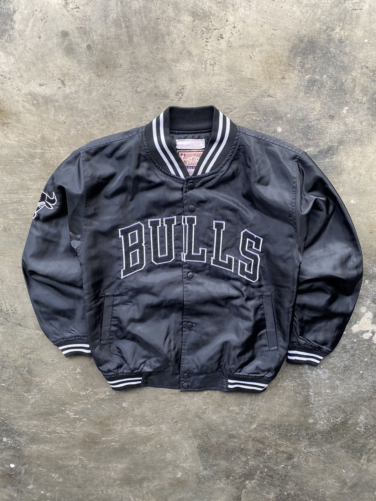 NBA × Vintage 90’s bombers bulls black Size US M / EU 48-50 / 2 - 1 Thumbnail