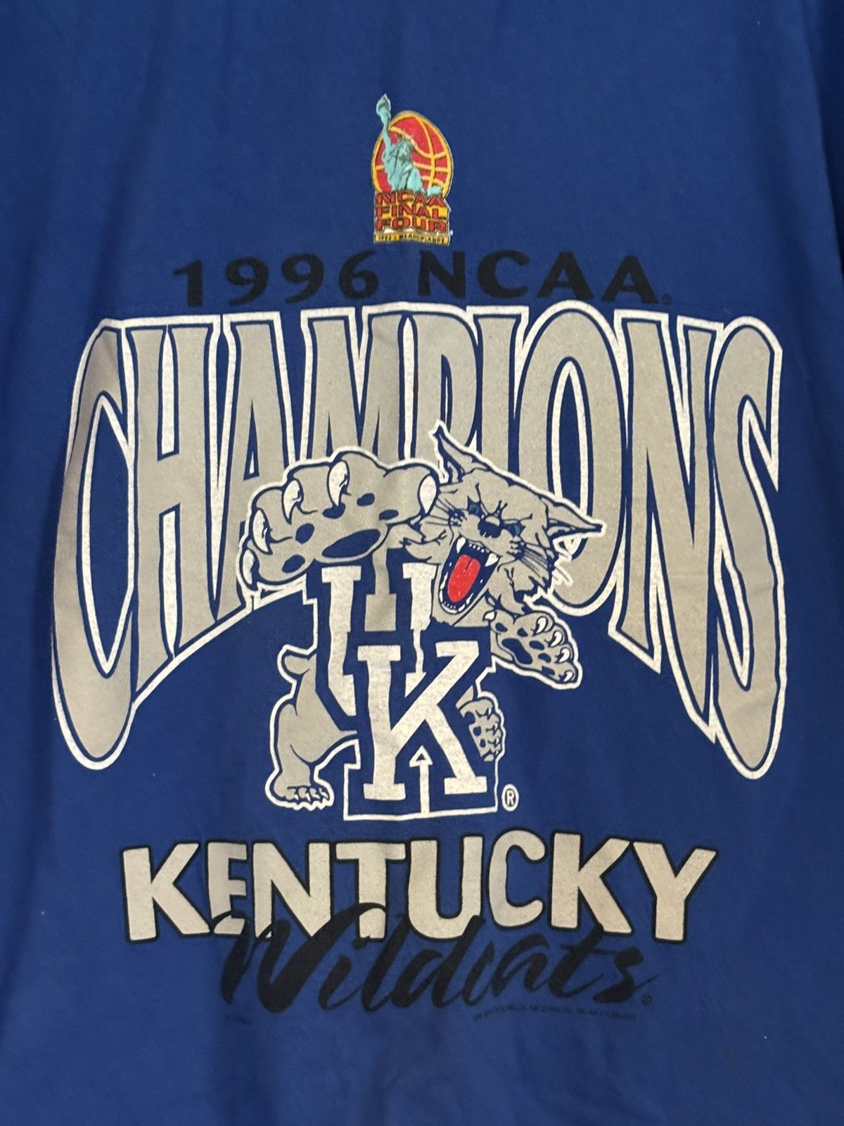 Vintage 1996 University of Kentucky Wildcats NCAA champions T-shirt Size US L / EU 52-54 / 3 - 2 Thumbnail