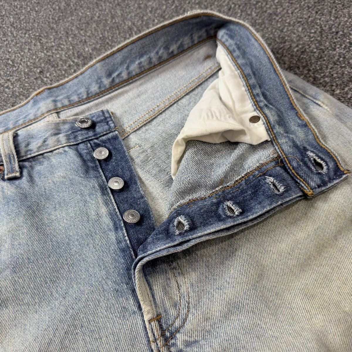 Levi's Vintage Clothing Vintage Heavy Destroyed Grunge Levis 501 Dirty Washed Denim Size US 33 - 14 Thumbnail