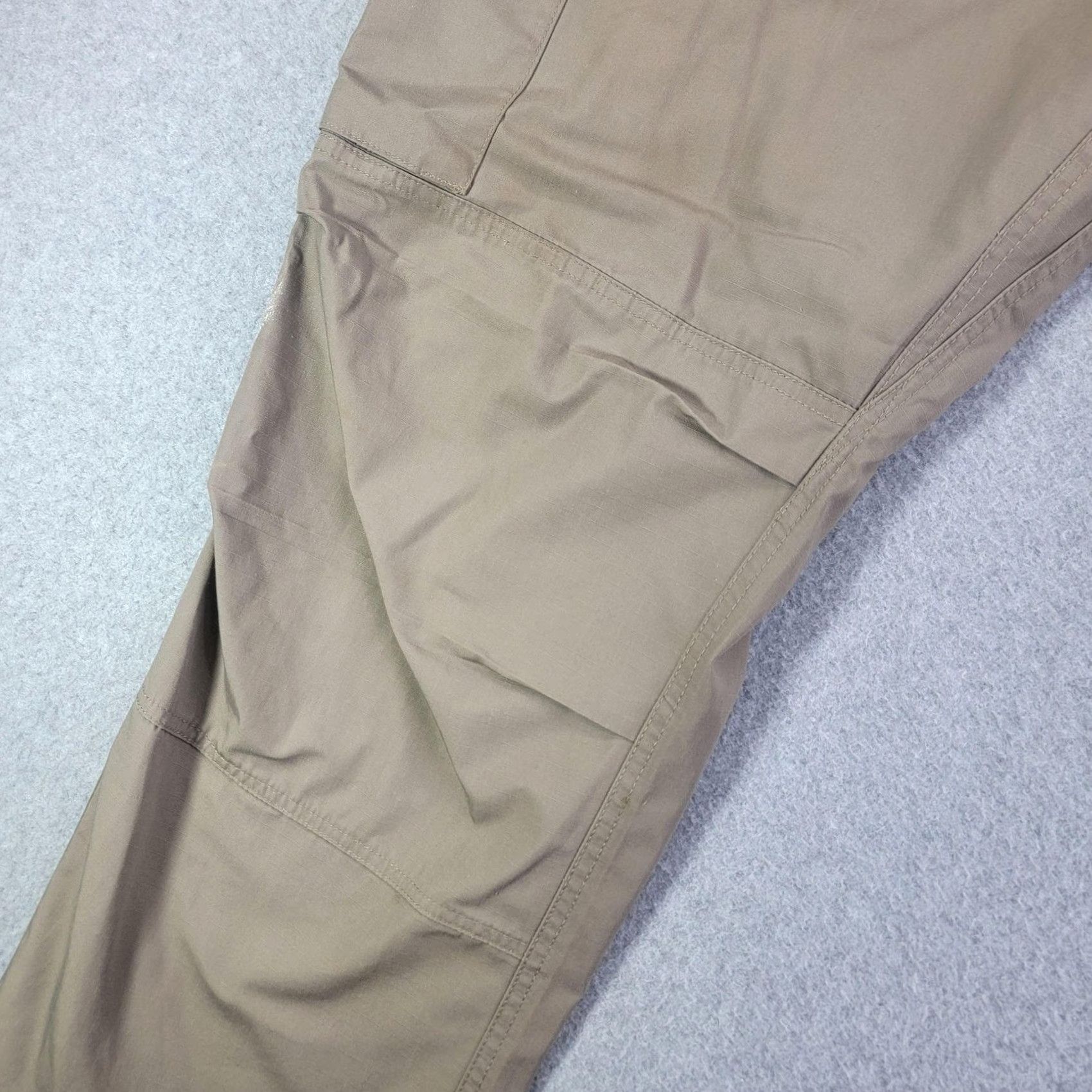Vintage LAPG Pants Mens 42x30 Beige Urban Ops Tactical Cargo Pants Mens Beige Cargo Pocket Workwear N/A Size US 42 / EU 58 - 6 Thumbnail