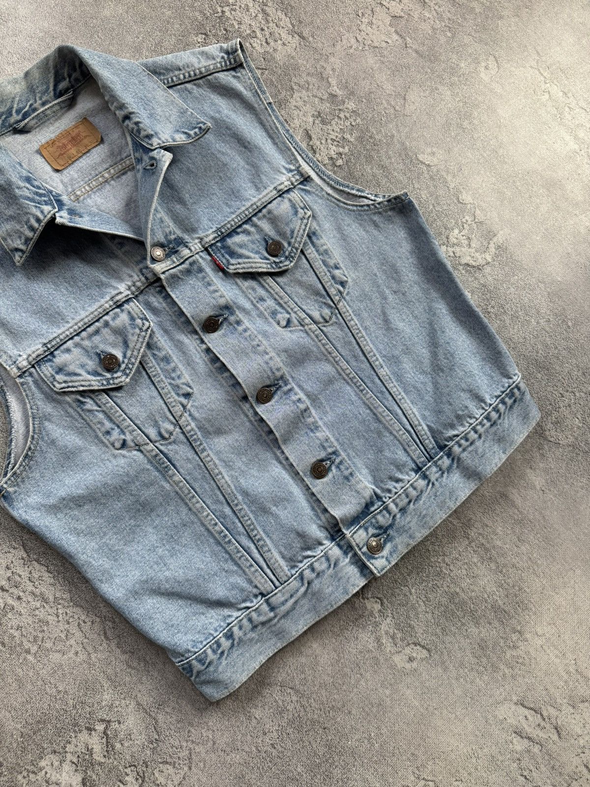 Levi's Vintage Clothing Levi’s XL 70401 02 1983 denim retro vest sleeveless jacket Size US XL / EU 56 / 4 - 3 Thumbnail