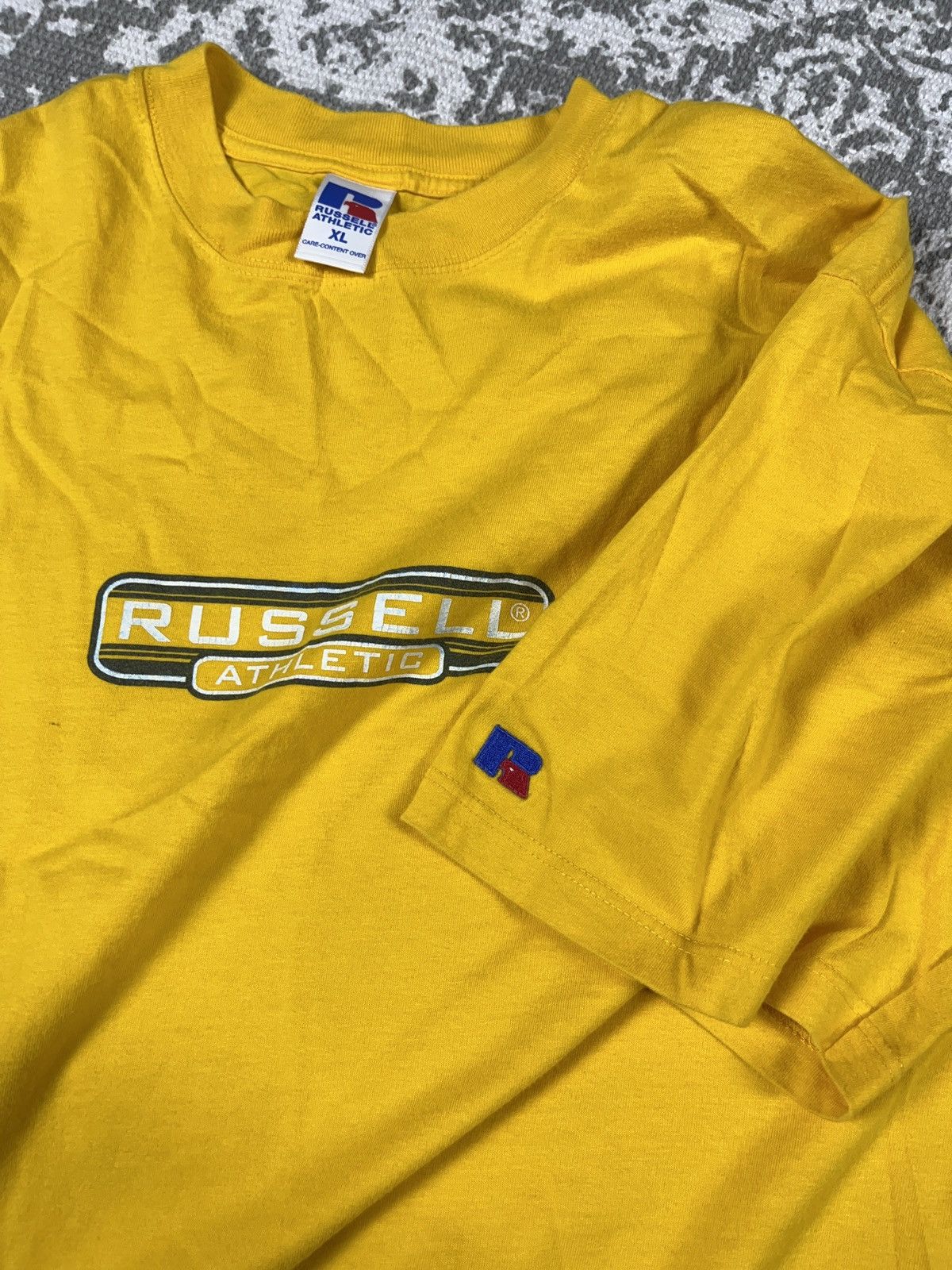 Russell Athletic × Vintage ➕ vintage 00s y2k Russell athletic logo t-shirt yellow Size US XL / EU 56 / 4 - 3 Thumbnail
