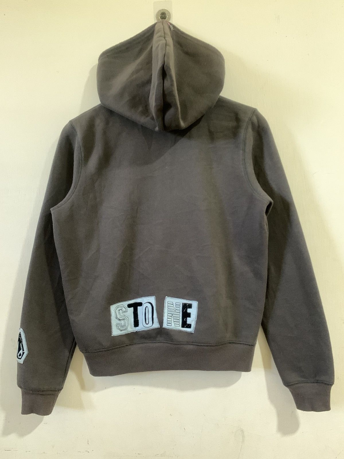 Vintage Vintage Y2K Volcom Stone Patches Zipper Hoodie Size US L / EU 52-54 / 3 - 12 Thumbnail