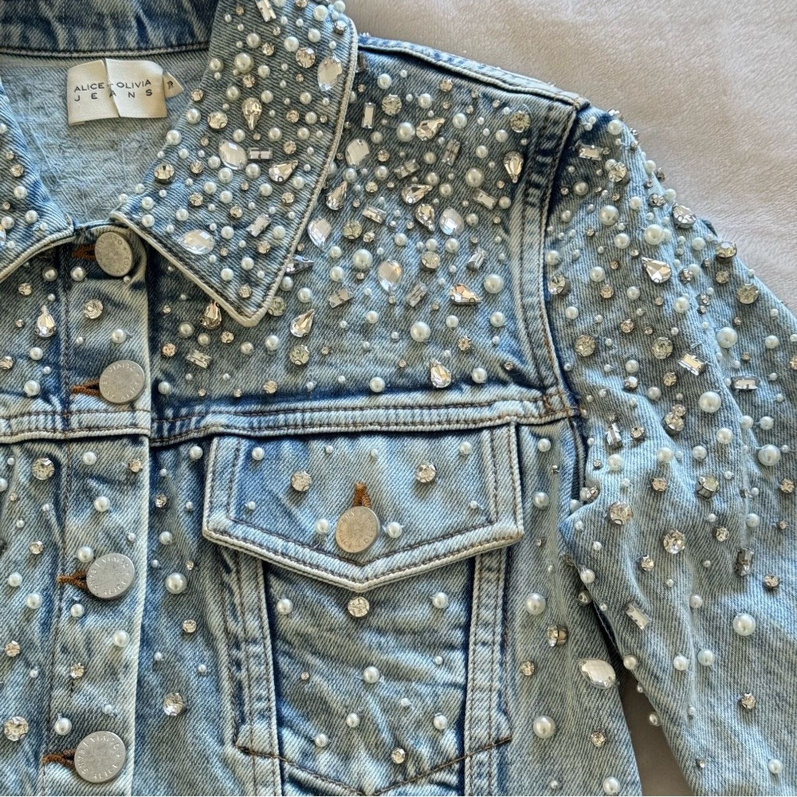 Alice + Olivia NWOT! Alice + Olivia Nelson Embellished Denim Jacket Size XS Size XS / US 0-2 / IT 36-38 - 4 Thumbnail
