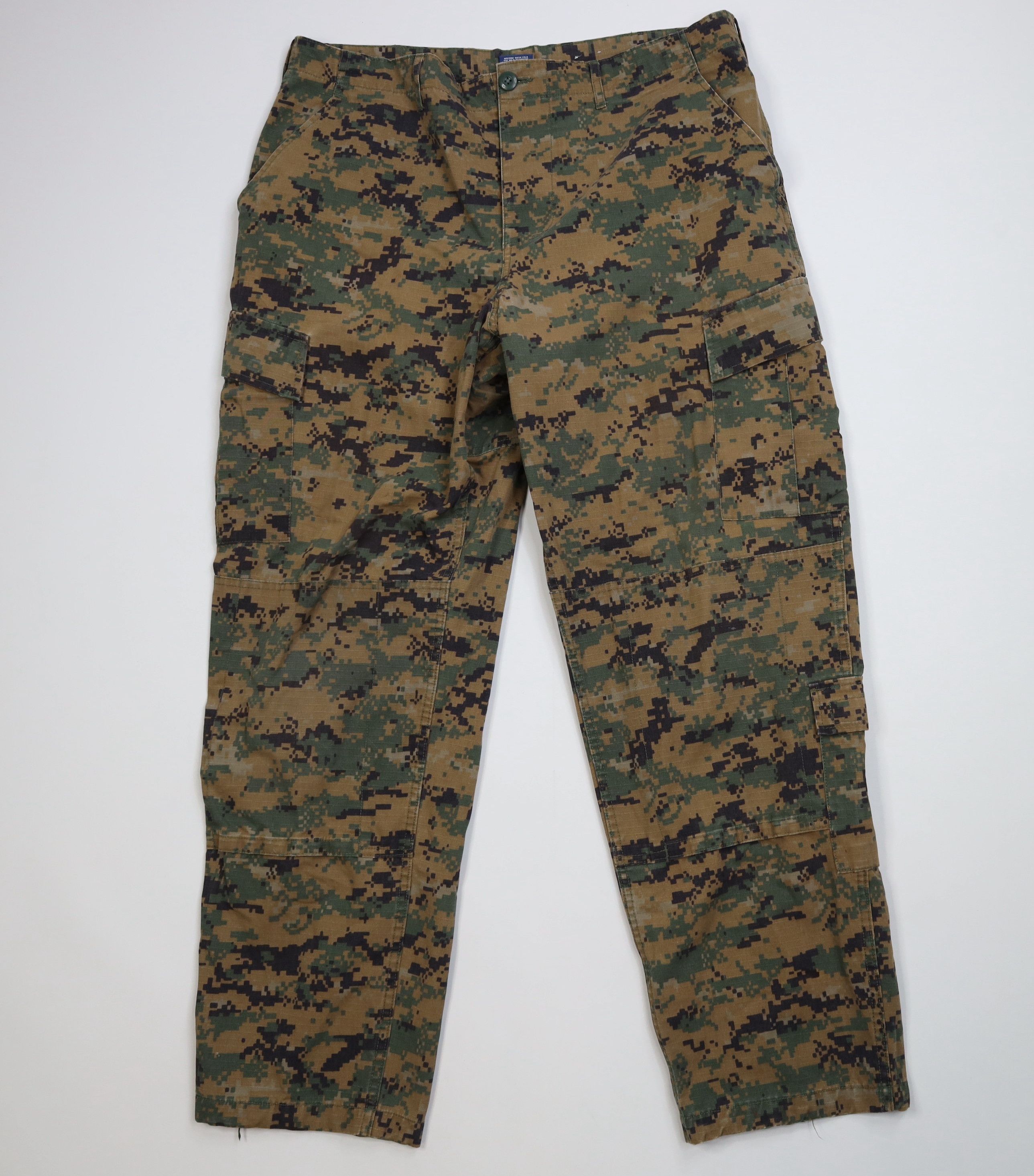Vintage Vintage Streetwear Digital Camouflage Cargo Pants Combat Size US 36 / EU 52 - 1 Thumbnail