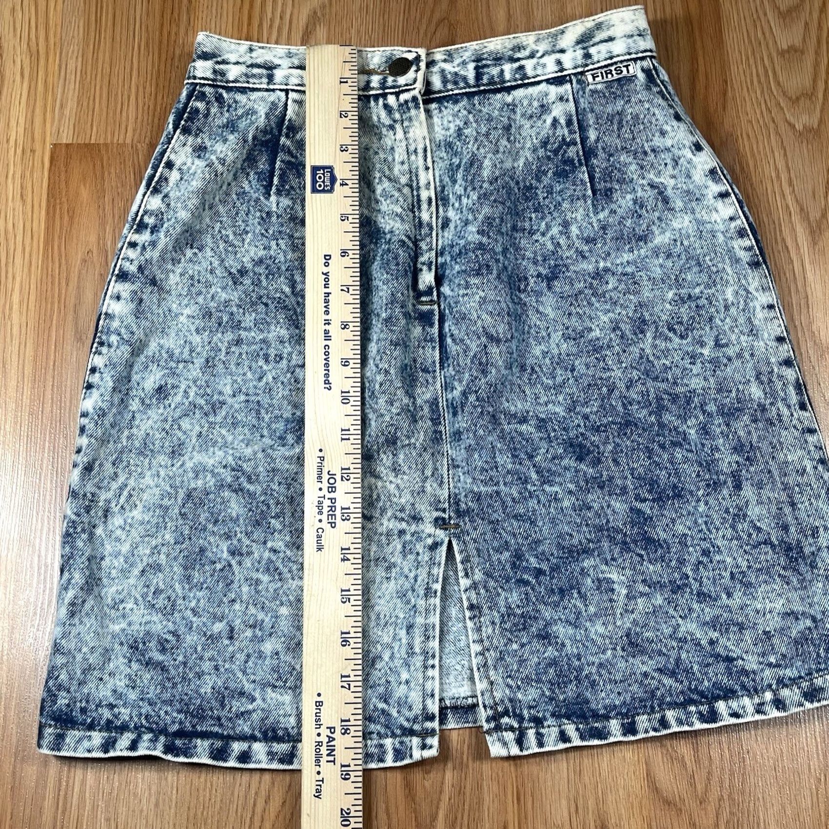 Vintage VINTAGE First Denim Skirt Women’s 7 Blue Wash Knee Length Straight & Pencil Skirt Womens 7 Blue Jeans Size 28" / US 6 / IT 42 - 4 Thumbnail