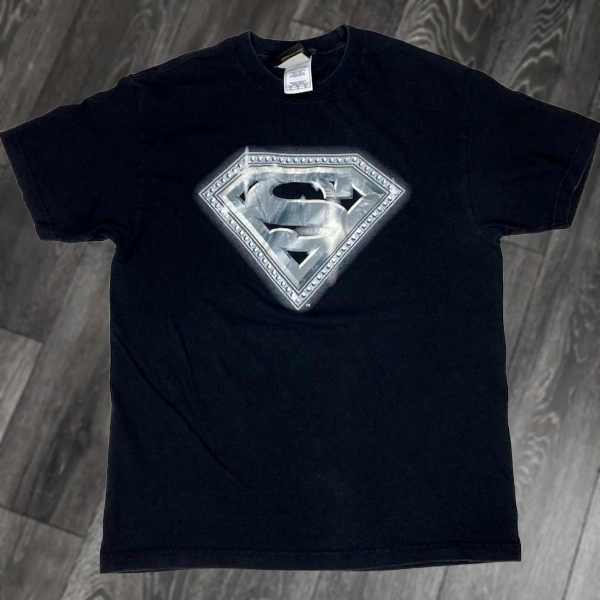 Vintage VINTAGE Superman Logo 2002 Graphic T-shirt Men Large Black Short Sleeve Movie Shirt Men L Black Logo Graphic 2002 Superman Vintage Mens Shirts Size US L / EU 52-54 / 3 - 1 Thumbnail