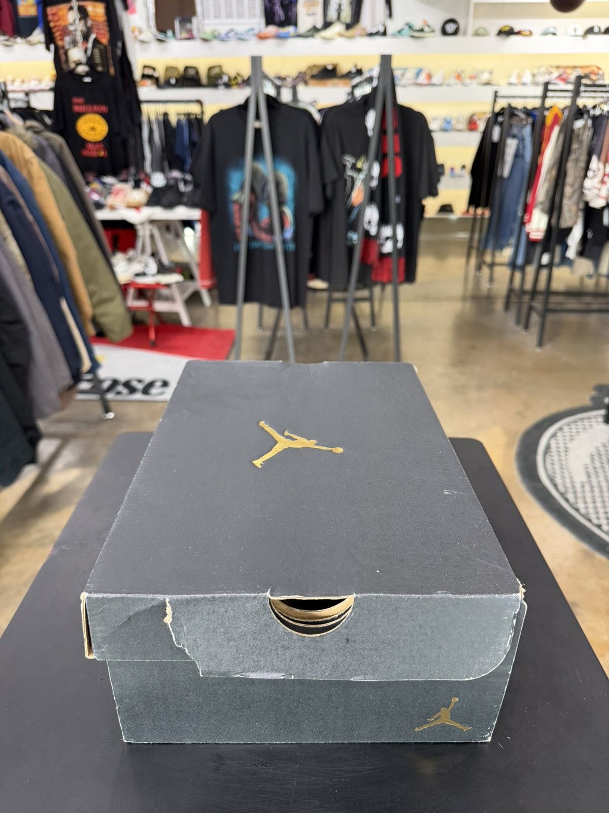 Jordan Brand Air Jordan 1 Low Crimson Tint Size 7Y (2021) Size US 7 / EU 40 - 15 Thumbnail