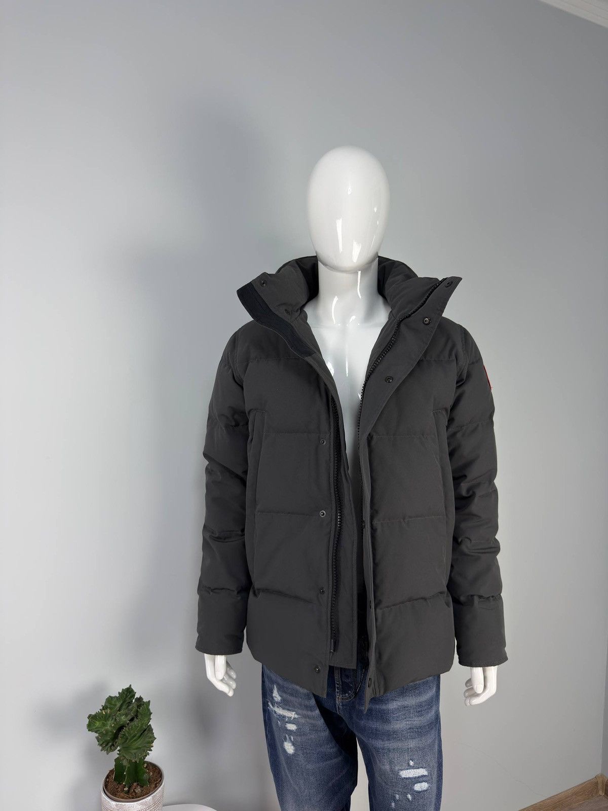 Canada Goose Canada Goose MacMillan Parka Graphite Size L Size US L / EU 52-54 / 3 - 8 Thumbnail