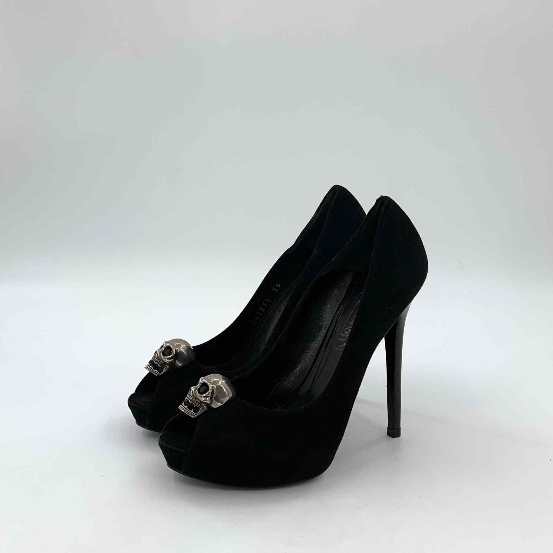 Alexander McQueen Alexander McQueen Black Lowtop Sneakers 36 Women Size US 6 / IT 36 - 1 Thumbnail
