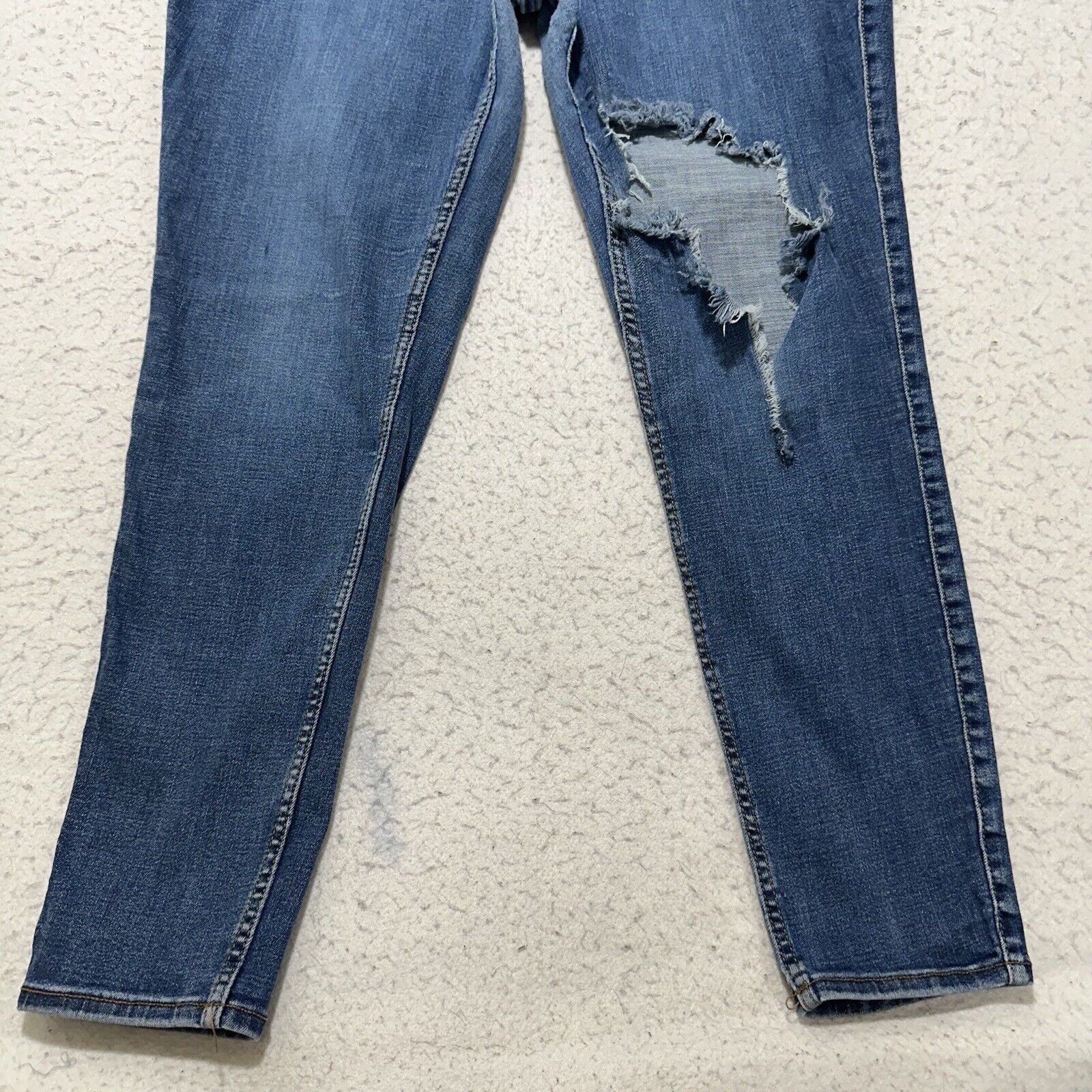 Old Navy Old Navy Rockstar 18 Skinny High Rise Ripped Jeans 36x28 Size 40" / US 18 - 3 Thumbnail