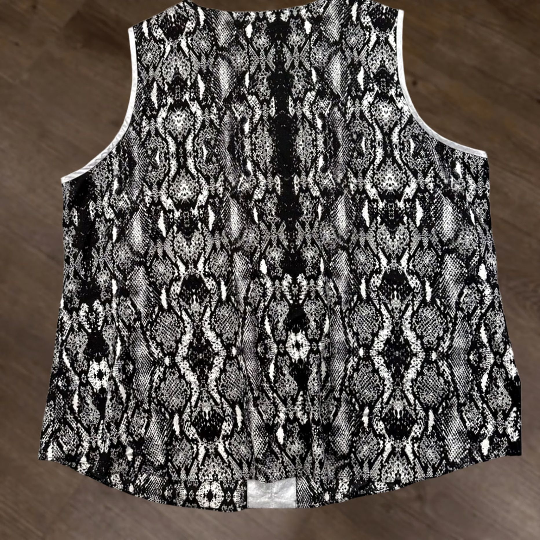 Calvin Klein Calvin Klein Shirt Tank Top Womens 3X Plus Black/White Sleeveless Snake Ladies Size XXL / US 16-18 / IT 52-54 - 1 Thumbnail