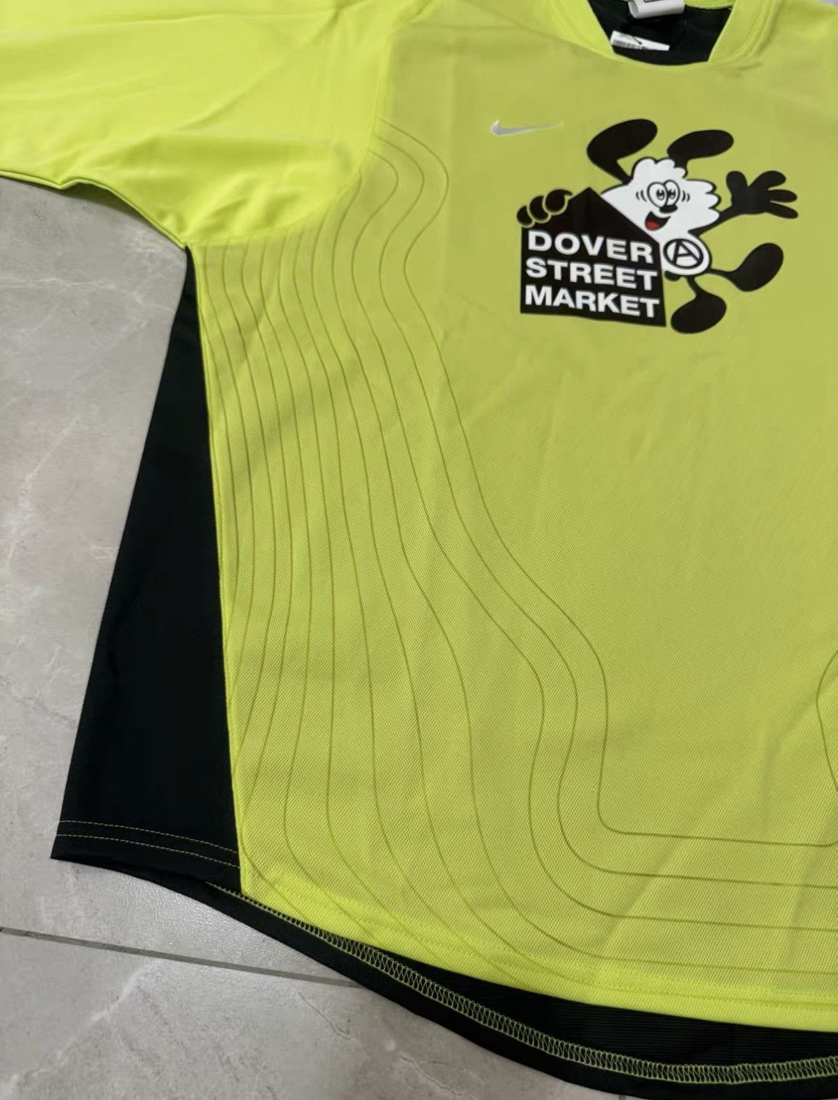 Verdy VERDY x DSM (Dover Street Market) x Nike Soccer Jersey J34 Size US XL / EU 56 / 4 - 2 Thumbnail
