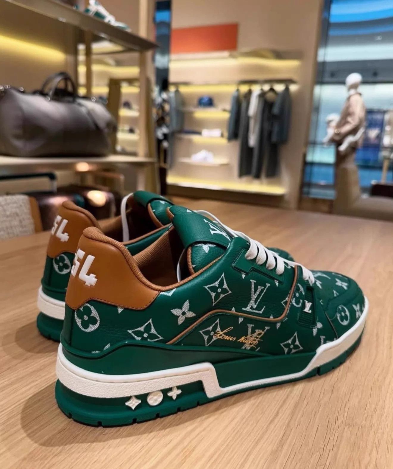 Louis Vuitton LV Trainer Pharrell x P9 White/Green Print UK8/42 New With Box Size US 9 / EU 42 - 2 Thumbnail