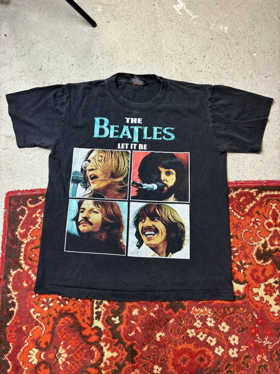 Vintage Vintage Y2K The Beatles Let It Be Face Logo Rock T Shirt Size US M / EU 48-50 / 2 - 1 Thumbnail