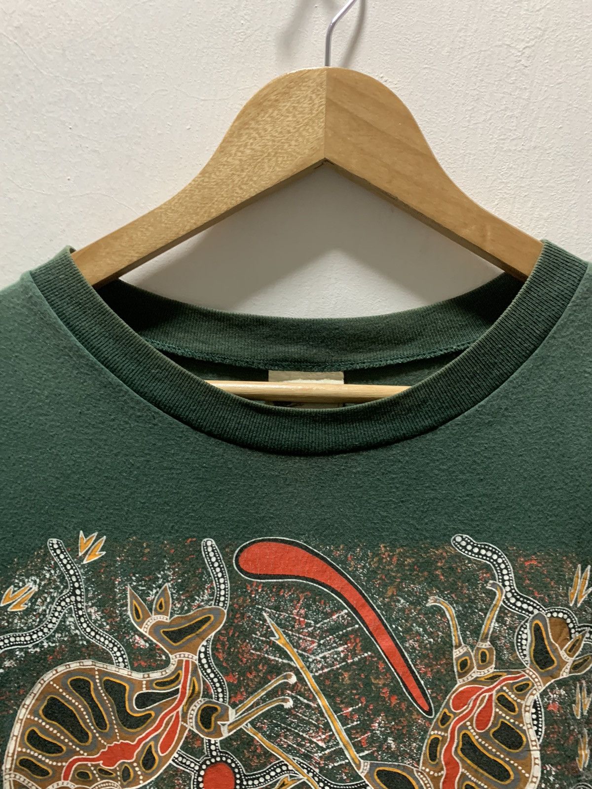 Vintage Vintage 1990s Australia Art T-shirt Size US L / EU 52-54 / 3 - 8 Thumbnail