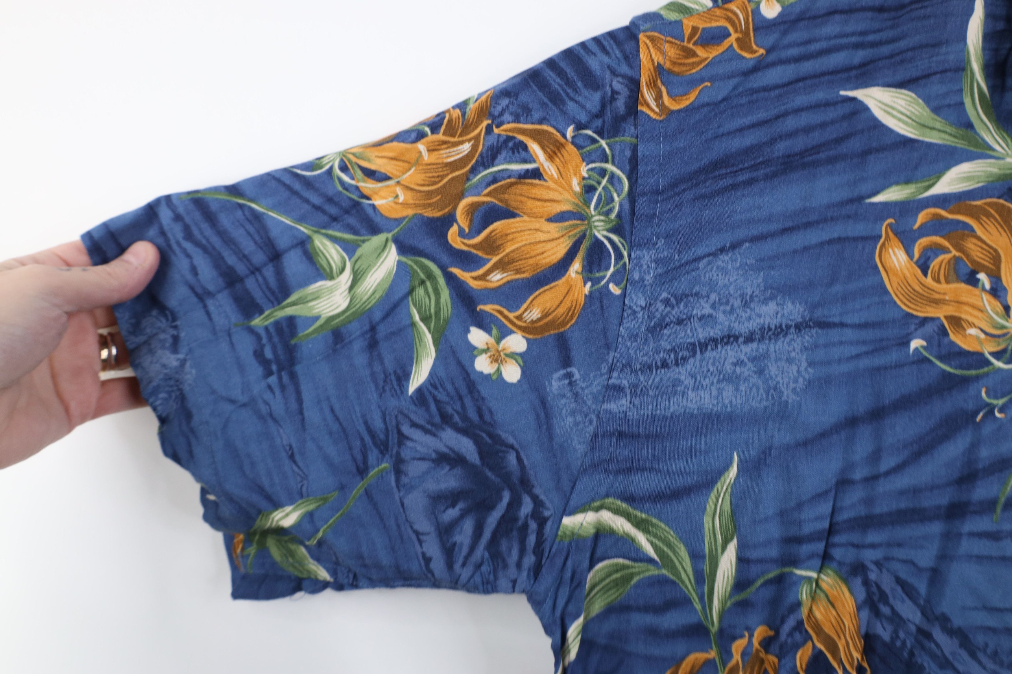 Vintage Vintage 90s Streetwear Gabardine Hawaiian Button Shirt Size US M / EU 48-50 / 2 - 9 Thumbnail