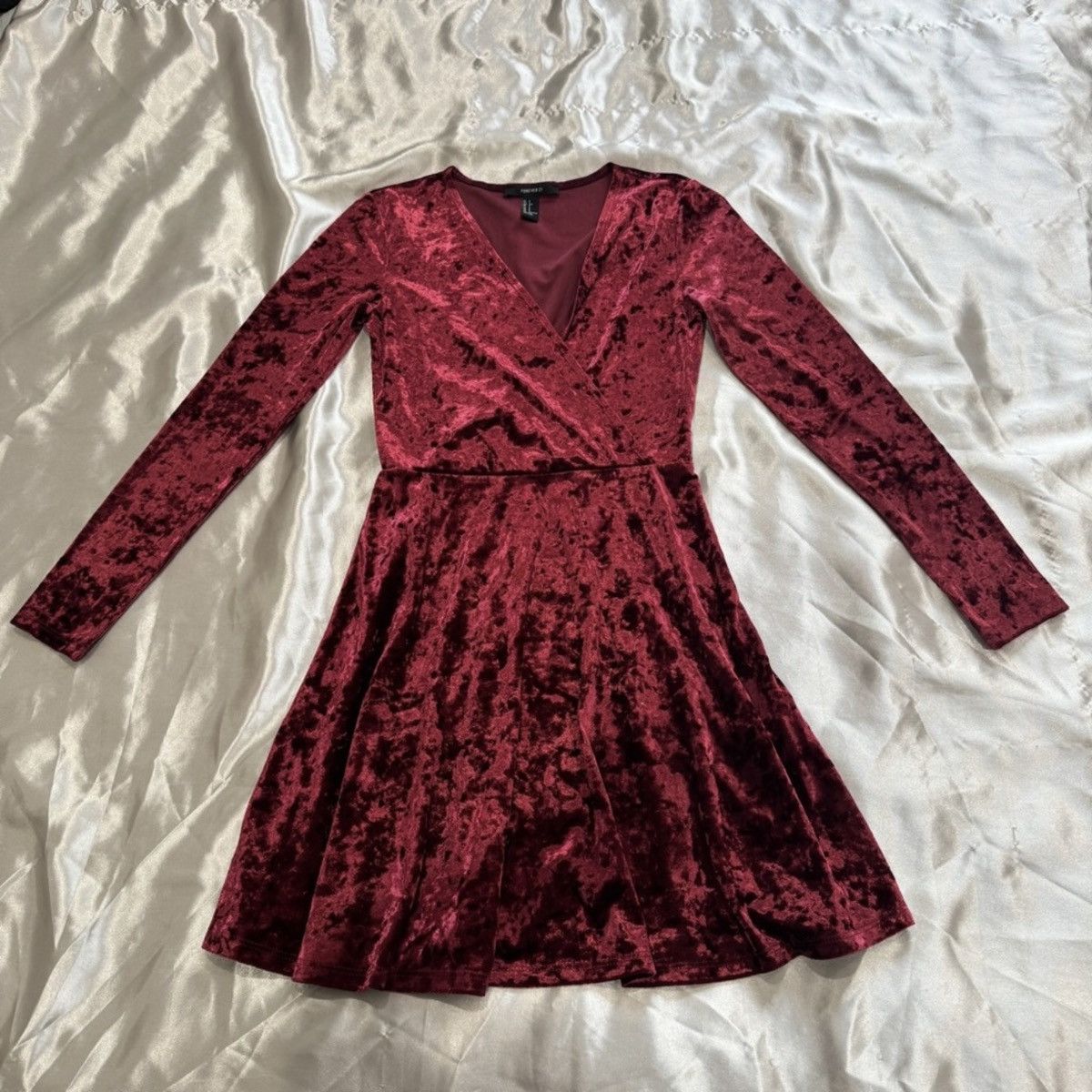 Forever 21 Red Velvet Wrap Dress Size S / US 4 / IT 40 - 2 Thumbnail