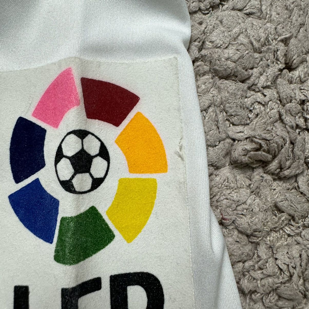 Adidas Vintage Real Madrid ‘OZIL’ Home Jersey Size US S / EU 44-46 / 1 - 19 Thumbnail