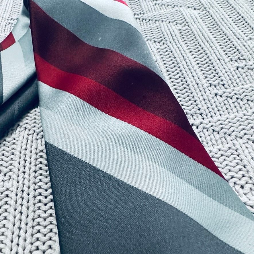 Oleg Cassini Vintage Oleg Cassini silver and maroon striped silk tie Size ONE SIZE - 2 Thumbnail
