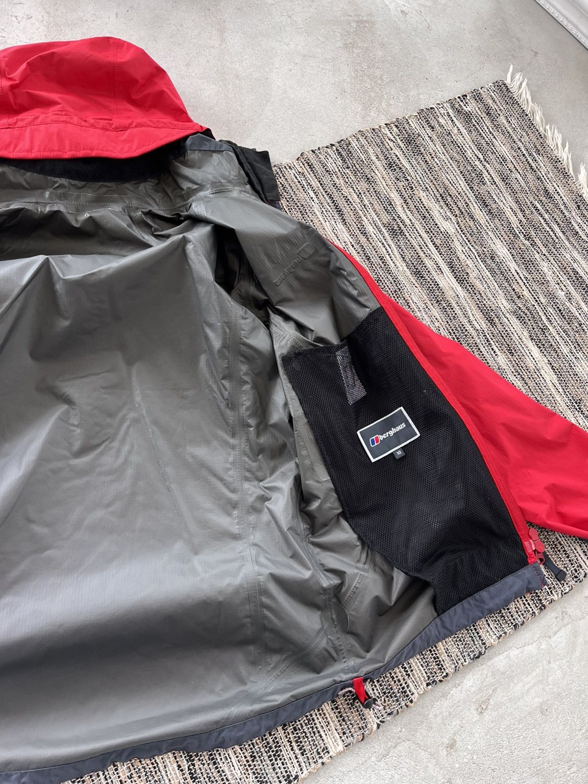 Berghaus Vintage Berghaus GoreTex PacLite Red windbreaker Jacket Y2K Size M / US 6-8 / IT 42-44 - 18 Thumbnail