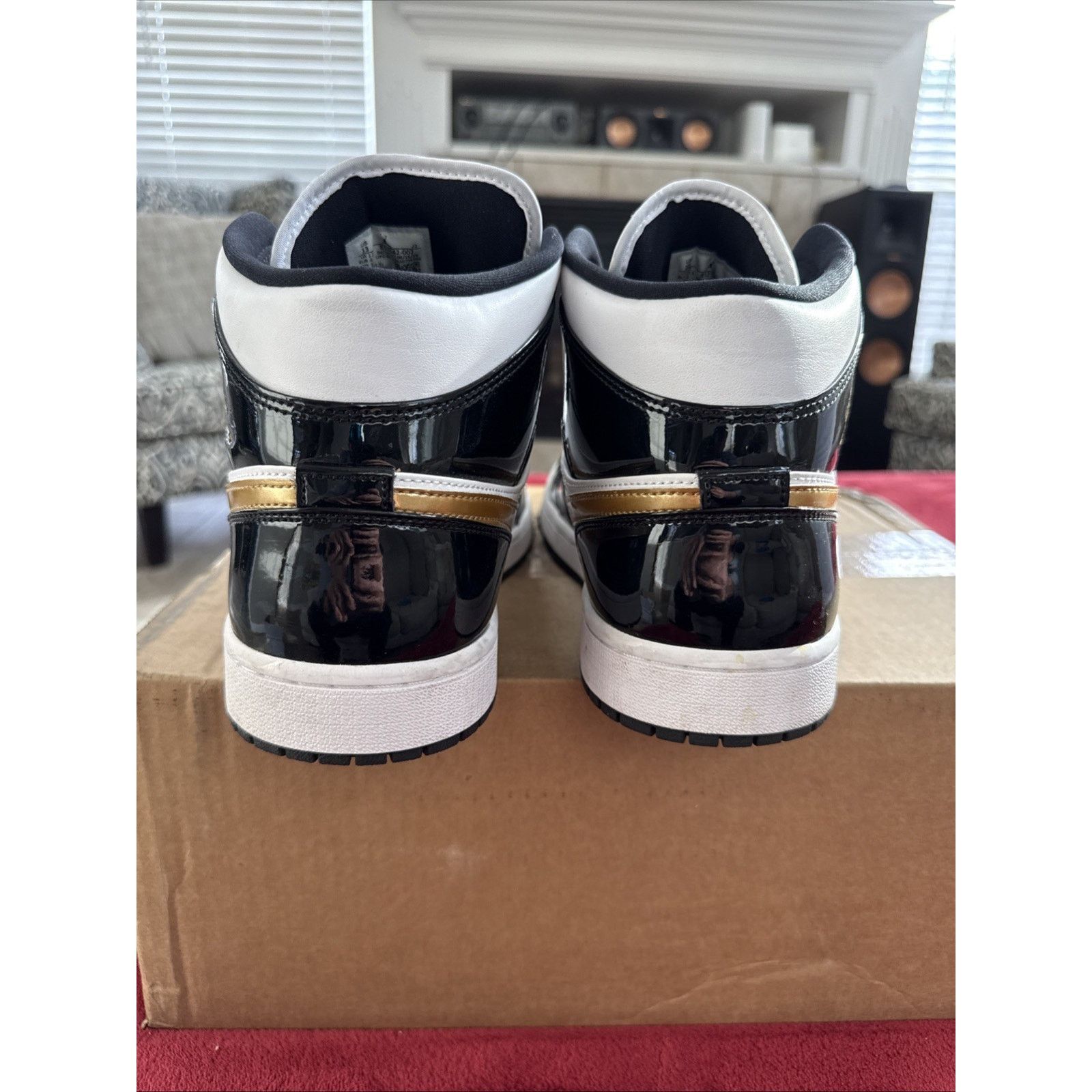 Nike Nike Air Jordan 1 Mid SE Patent Leather Men Sz 13 852542-007 Size US 13 / EU 46 - 6 Thumbnail
