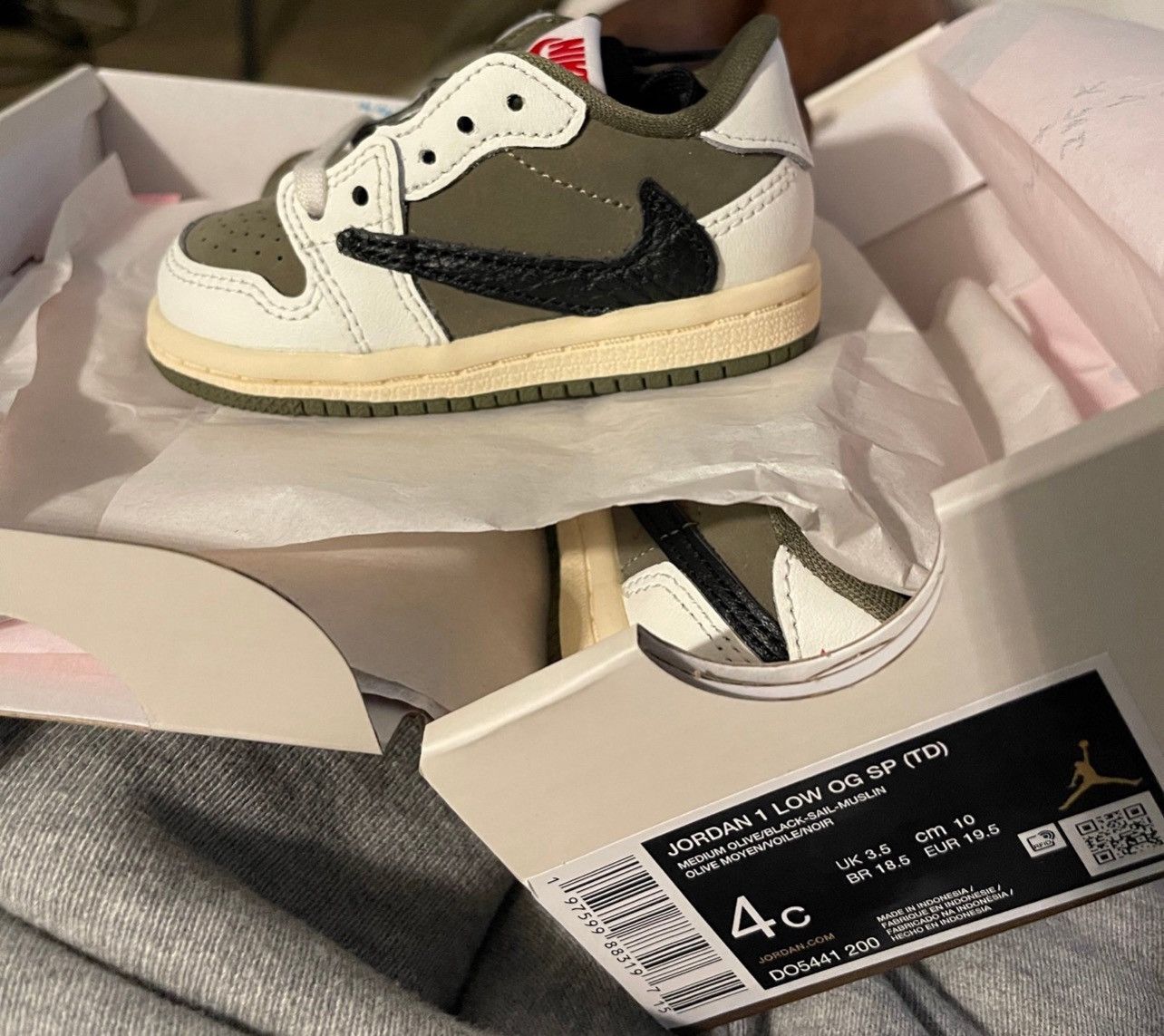 Nike × Travis Scott Travis Scott Jordan 1 low Reverse Olive kids baby size 4C Size US 5 / EU 37 - 3 Thumbnail