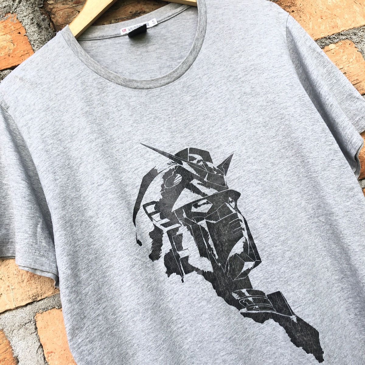 Uniqlo Uniqlo Tshirt Collab Gundam VD14 Size US XL / EU 56 / 4 - 2 Thumbnail