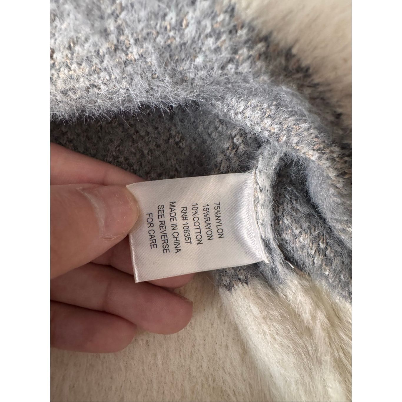 Other Evereve Plaid Fuzzy Knit Sweater XS Gray Cream Soft Warm Cozy Size XS / US 0-2 / IT 36-38 - 6 Thumbnail