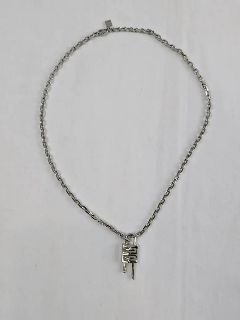 Givenchy o1srvl11e0725 Dup / Size: OS / Lock Necklace in Silver Size ONE SIZE - 9 Thumbnail