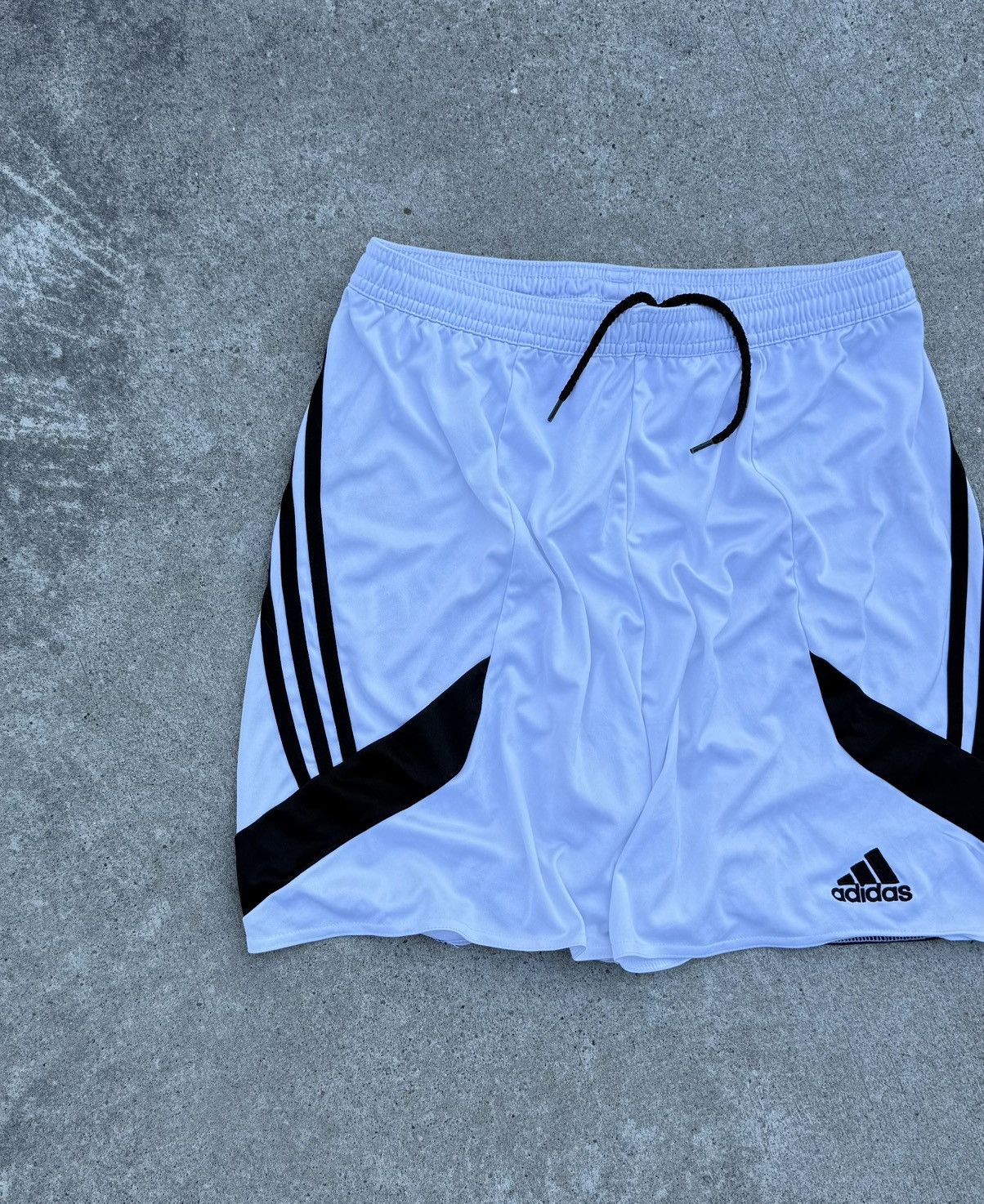 Adidas Vintage Adidas Y2K avantgarde streetwear shorts Size US 30 / EU 46 - 4 Thumbnail