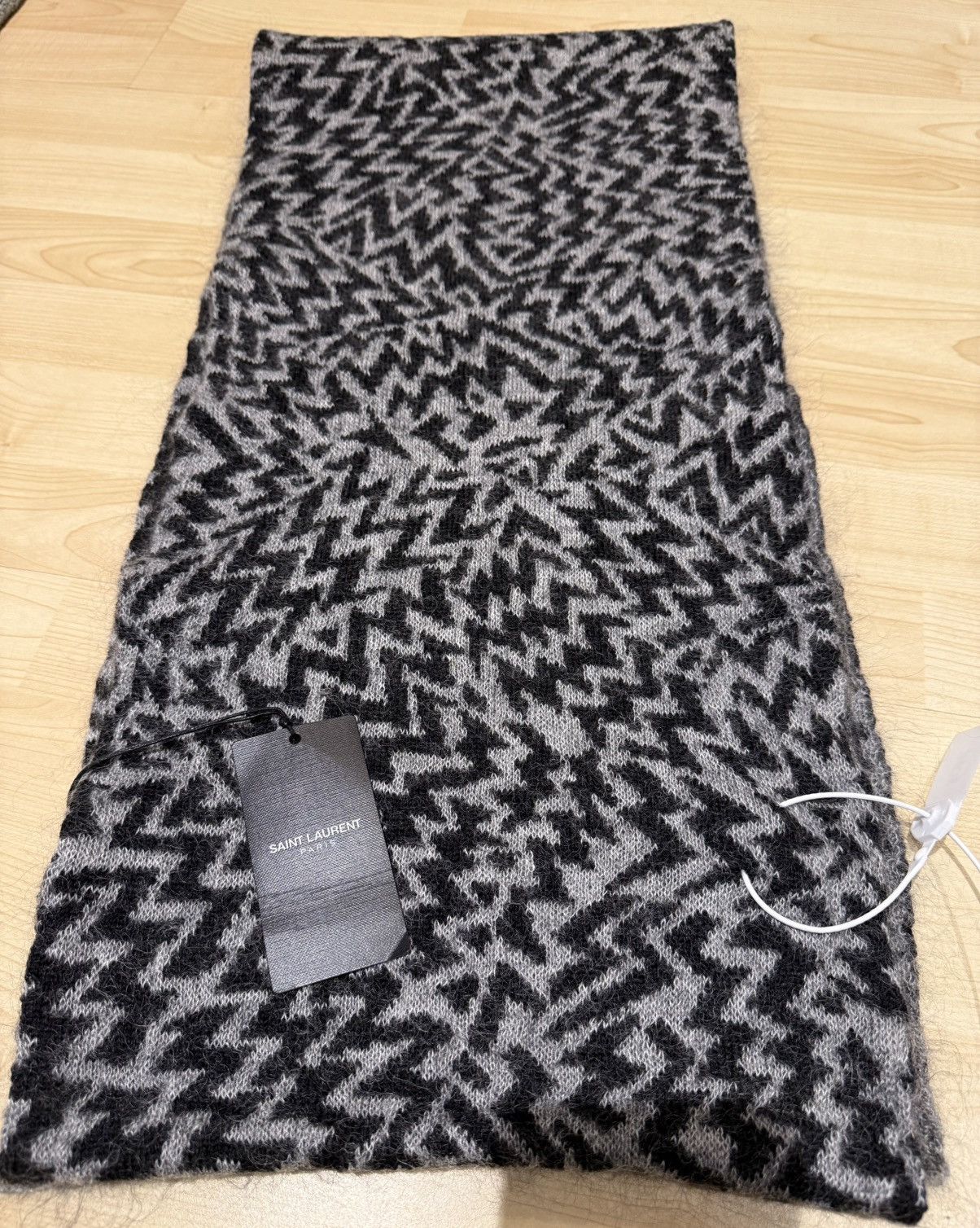 Saint Laurent Paris Saint Laurent Jacquard Comic Cardigan and matching Scarf Size US XS / EU 42 / 0 - 7 Thumbnail