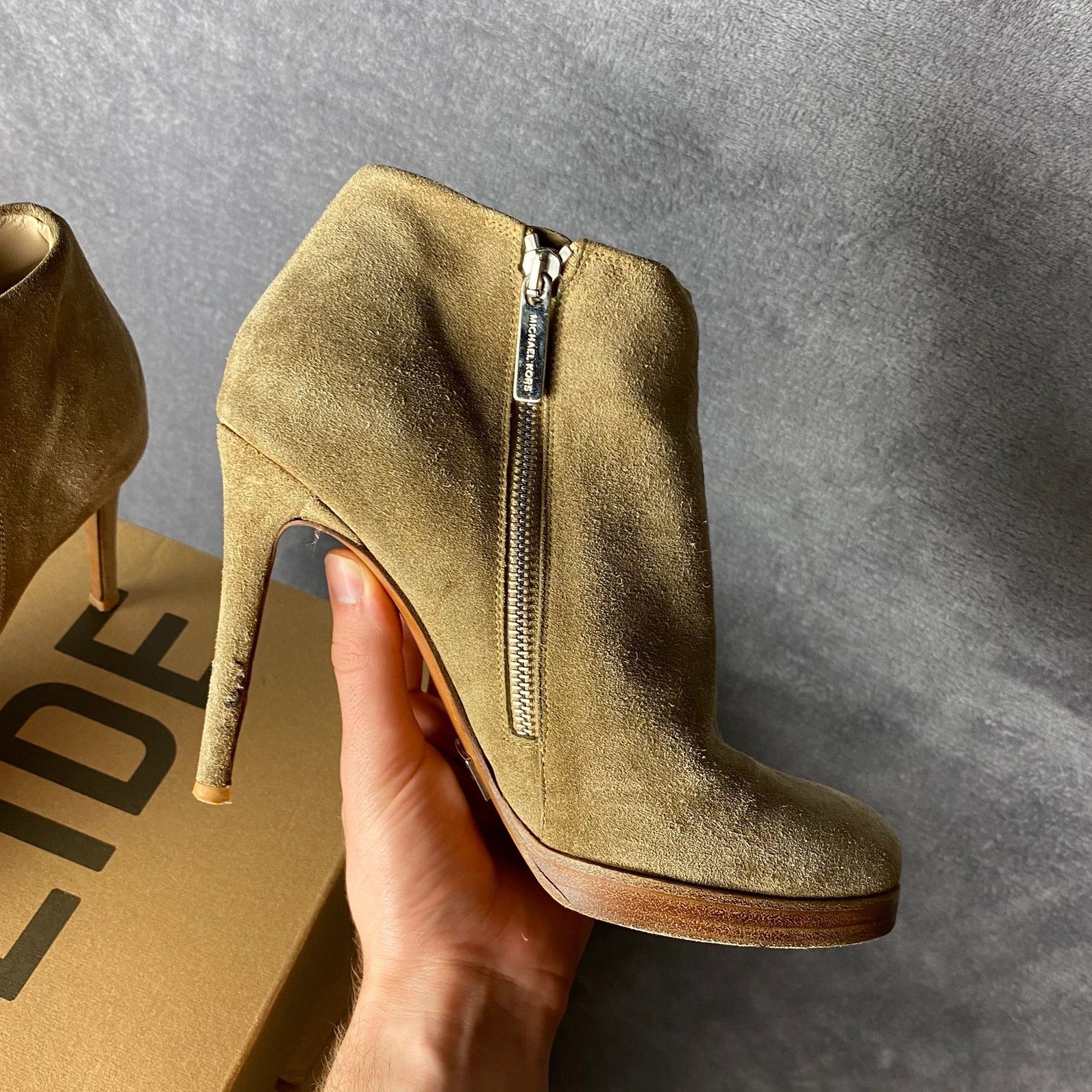 Designer × Michael Kors Michael Kors beige suede hills with zipper Size US 10 / IT 40 - 7 Thumbnail