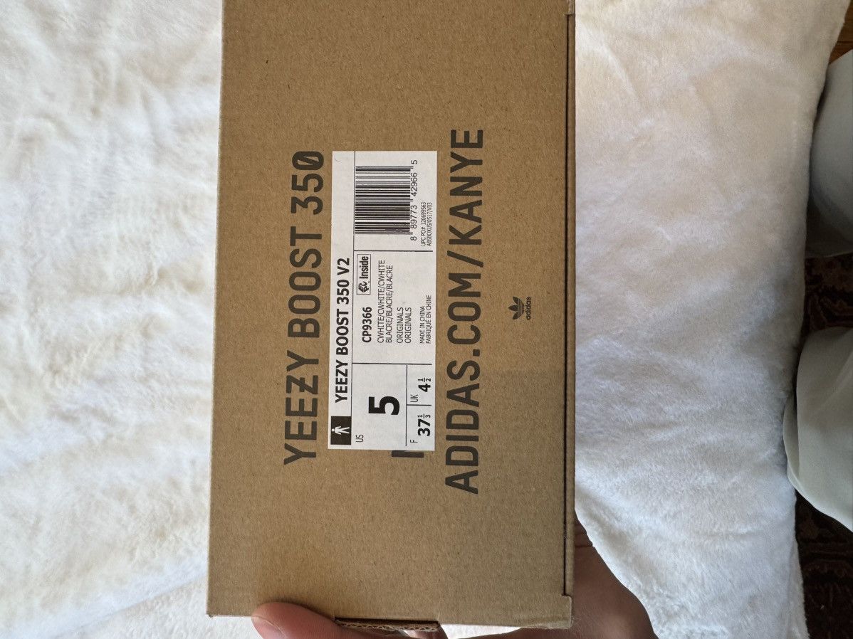 Adidas × Yeezy Yeezy v2 zebras Size US 5 / EU 37 - 8 Thumbnail