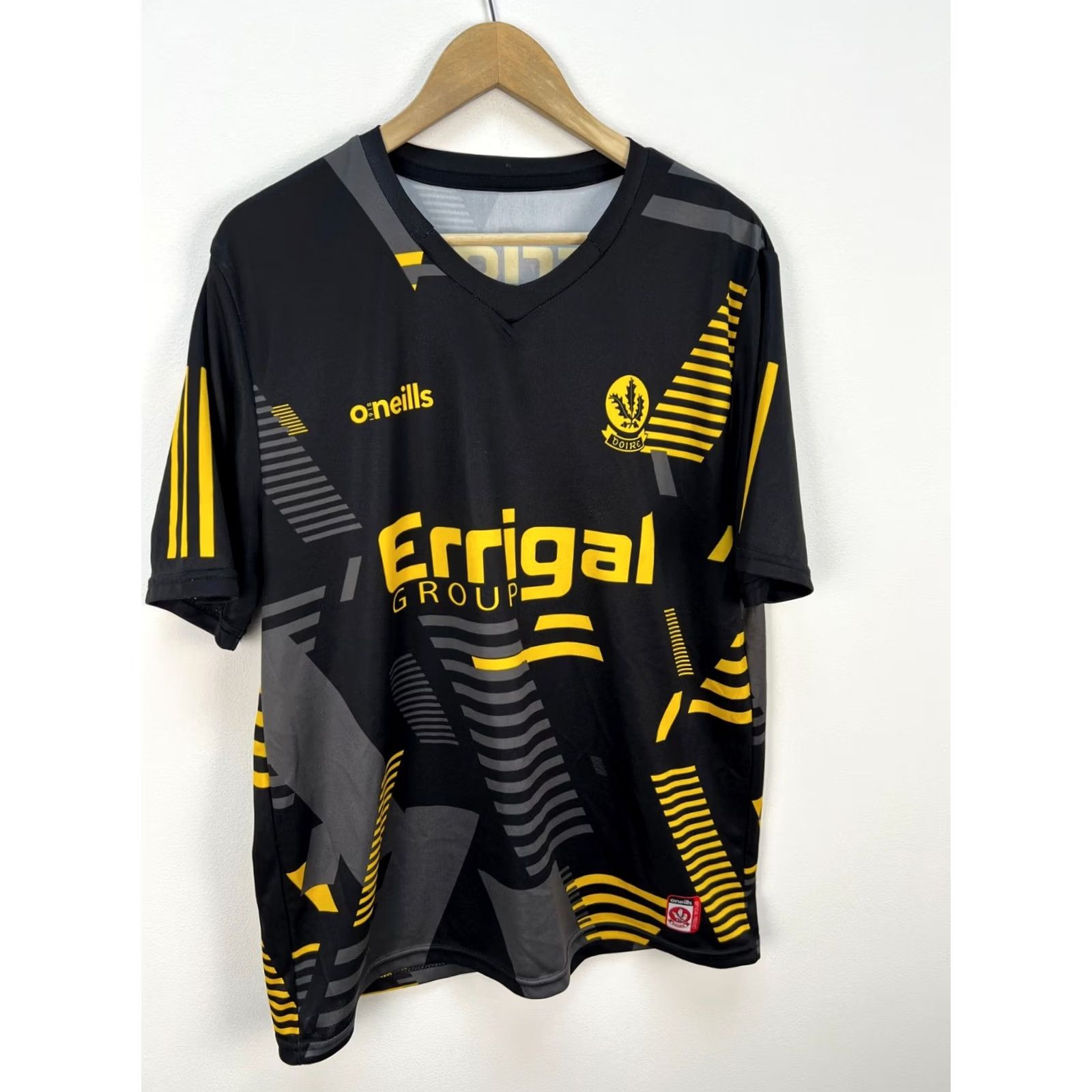 O'Neills Oneills Derry 2022 GAA Gaelic Training Shirt Jersey L Black Crew Neck Short Sleeve Mens Size US L / EU 52-54 / 3 - 2 Thumbnail