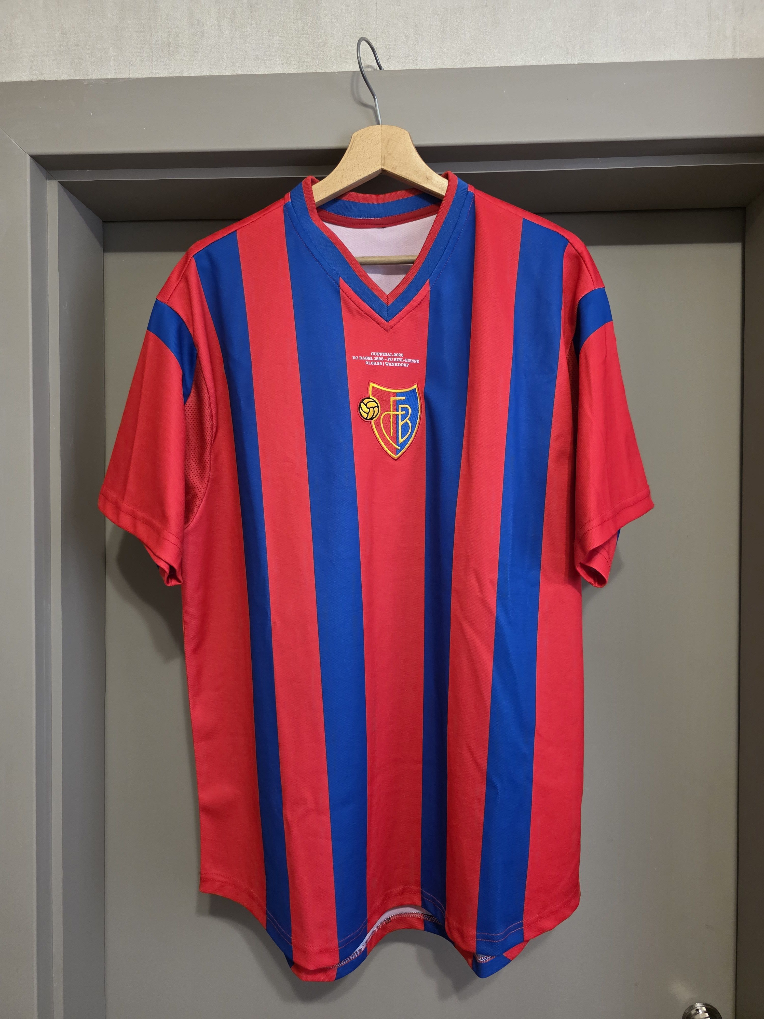 Vintage Vintage FC Basel Cup Final Shirt size Xl Size US XL / EU 56 / 4 - 1 Thumbnail