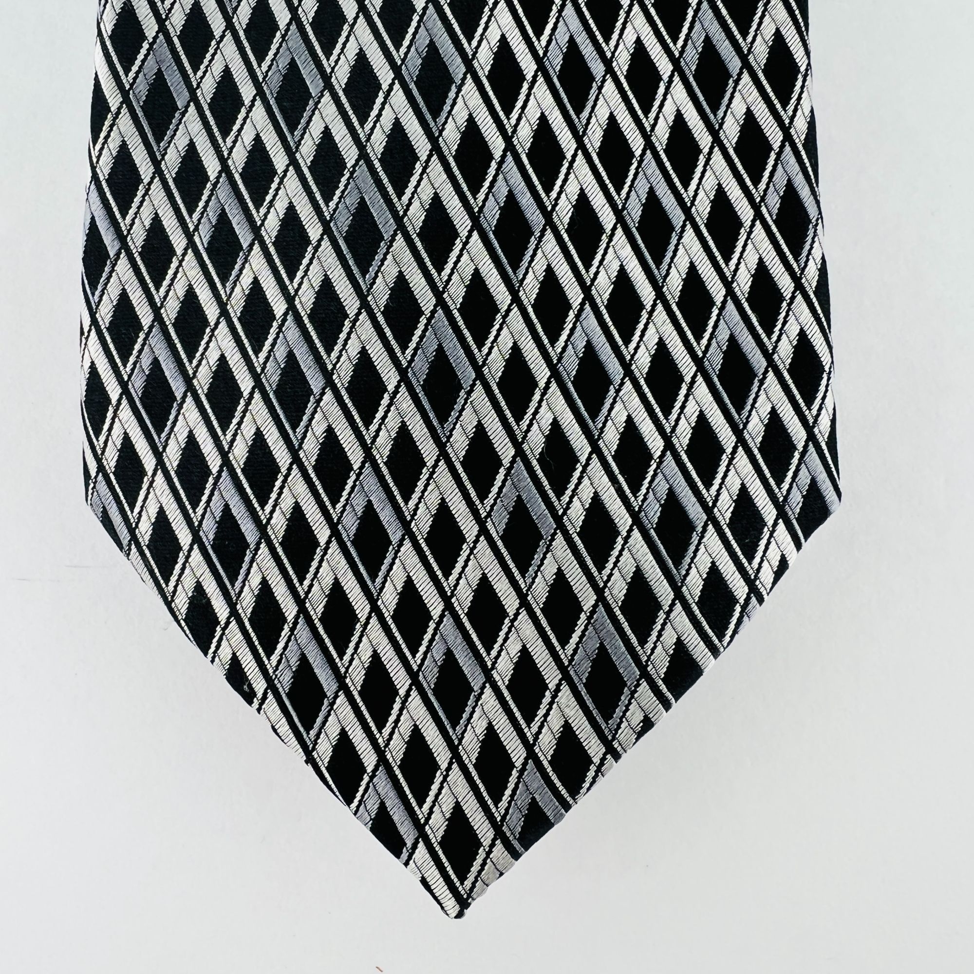 Van Heusen Van Heusen 100% Silk Diamonds Necktie Tie Size ONE SIZE - 3 Thumbnail