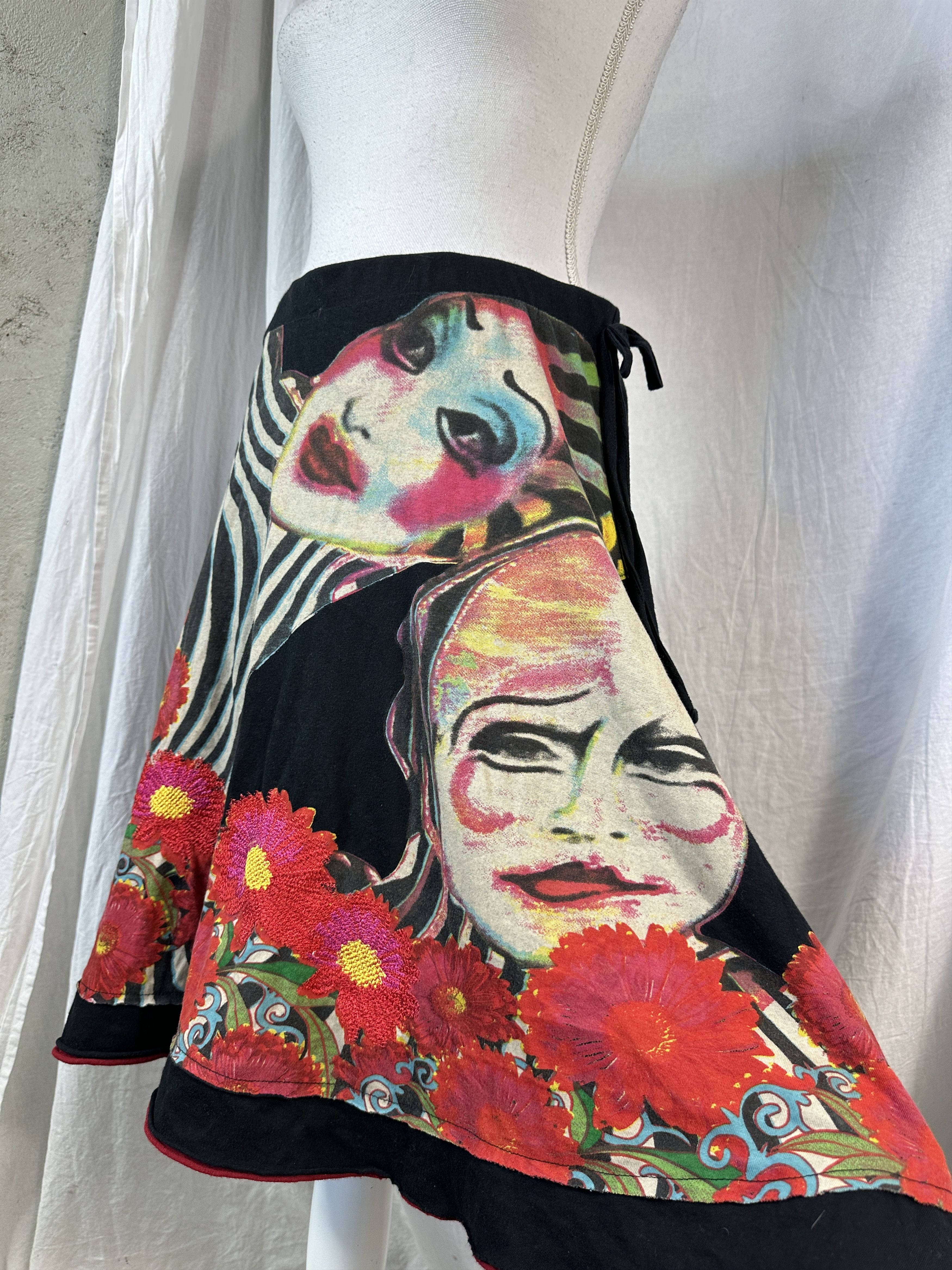Desigual × Vintage Desigual x Cirque du Soileil Skirt Size 27" / US 4 / IT 40 - 5 Thumbnail