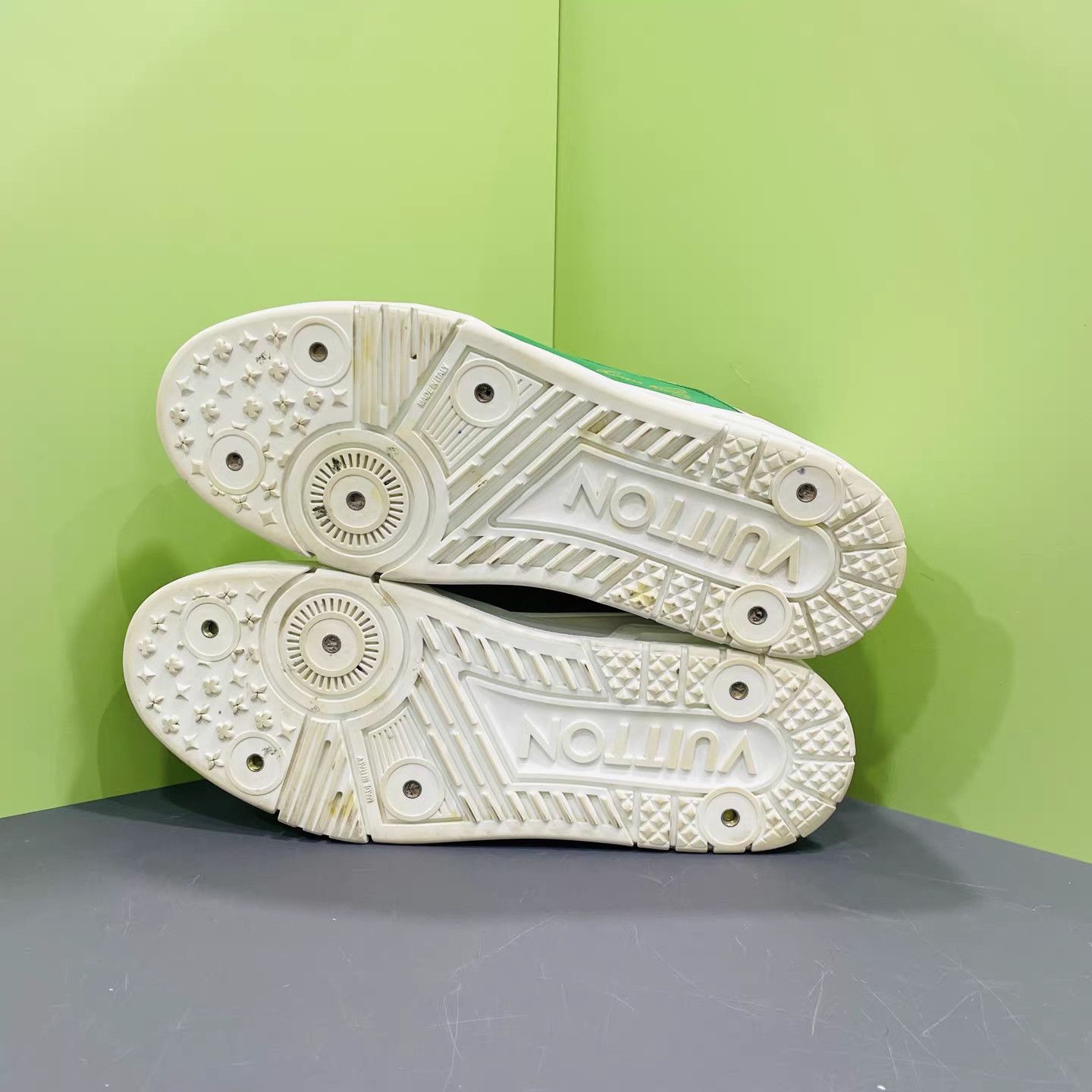 Louis Vuitton LOUIS VUITTON LV Trainer Golf White & Green K15 Size US 8 / EU 41 - 8 Thumbnail