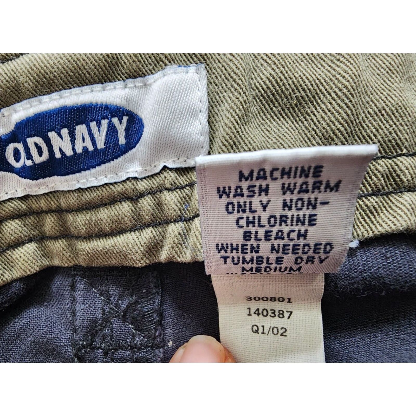 Old Navy VINTAGE Old Navy Mens Cargo Shorts 42 Black Canvas Cargo Pocket Casual Mens Shirt? Size US 42 / EU 58 - 5 Thumbnail