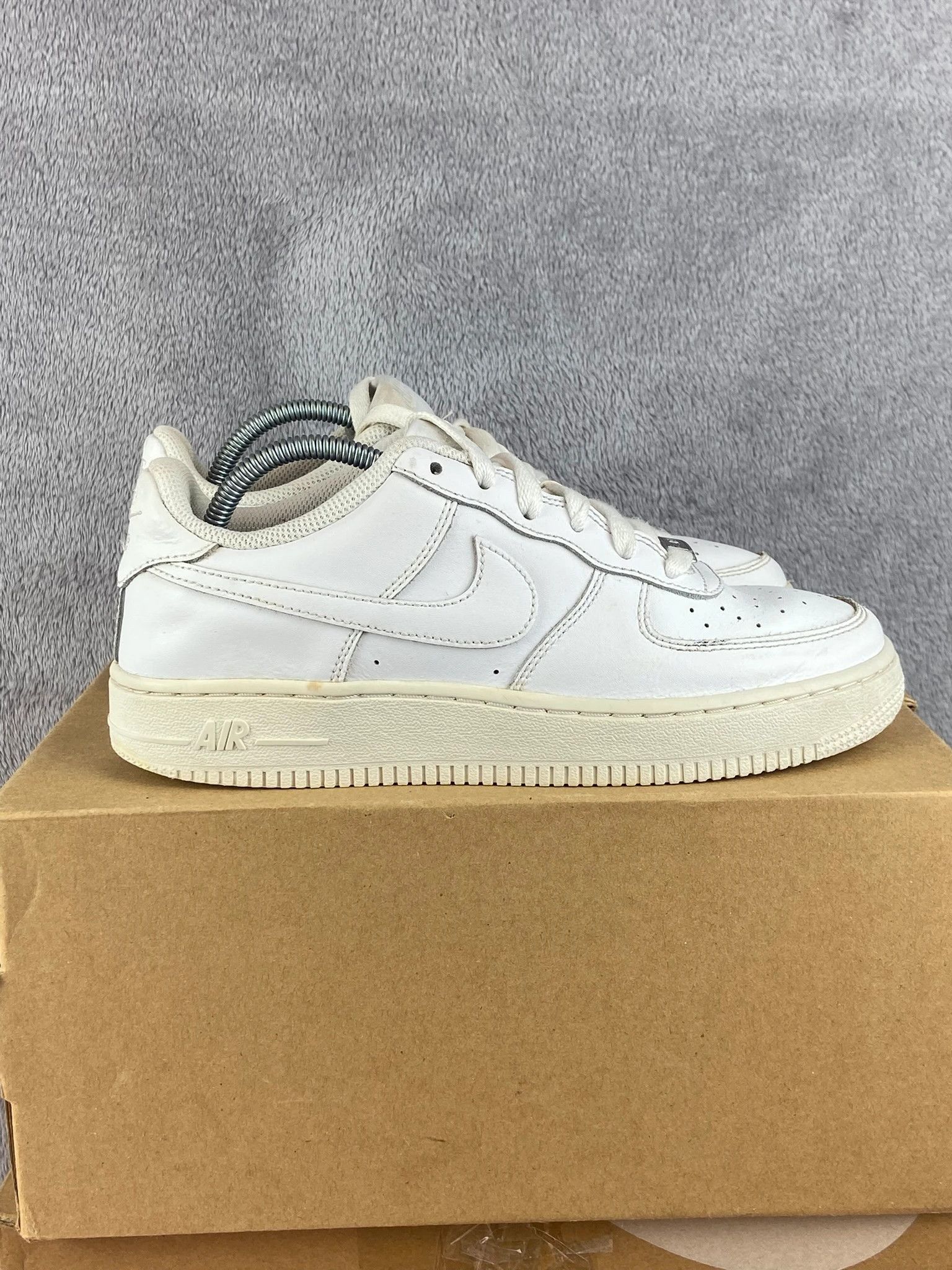 Nike Nike Air Force 1 sneakers white retro classic Size US 5.5 / EU 38 - 5 Thumbnail