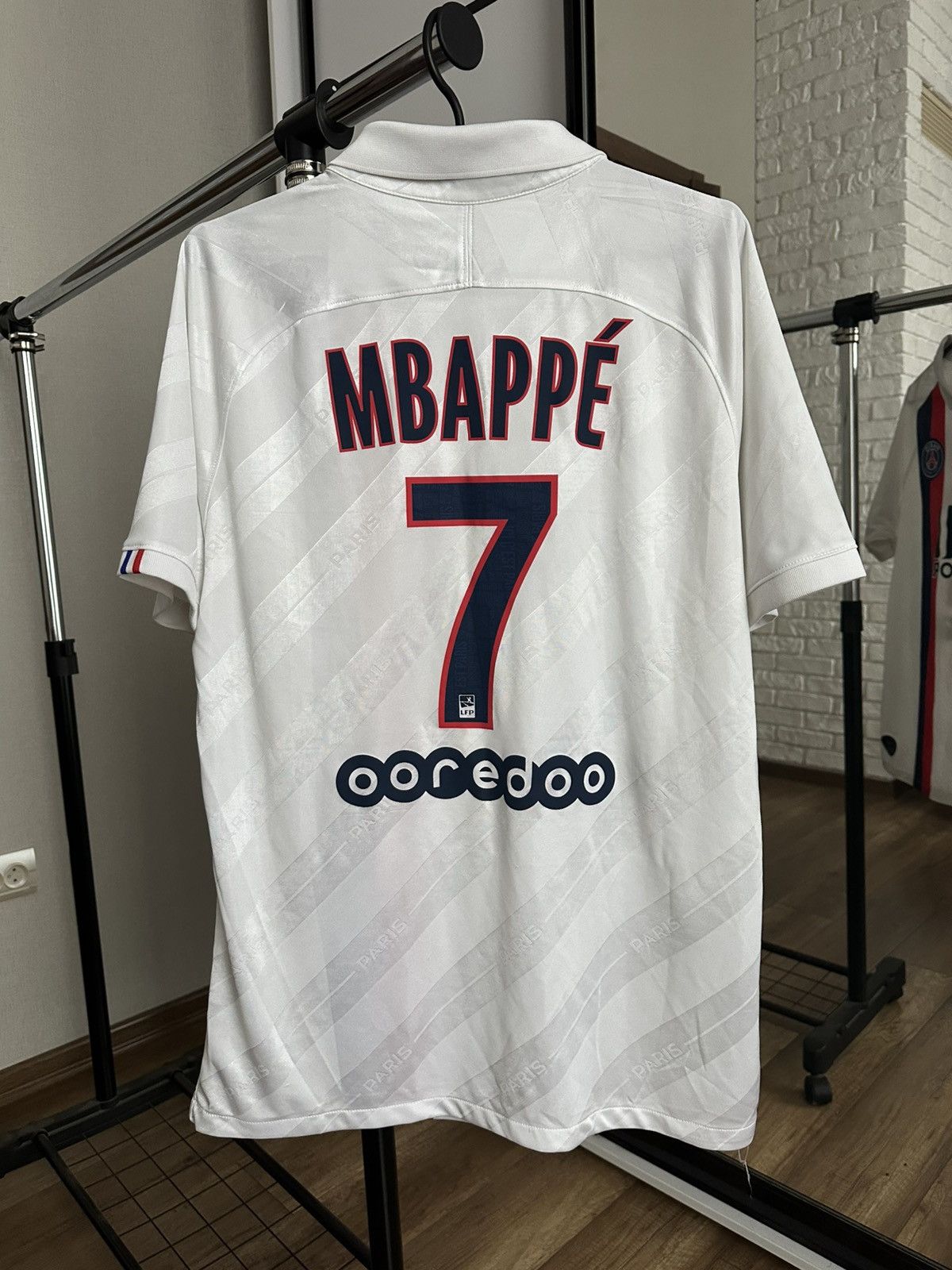 Nike 2019/2020 Nike Paris Saint Germain PSG Mbappe Soccer Jersey Size US L / EU 52-54 / 3 - 3 Thumbnail